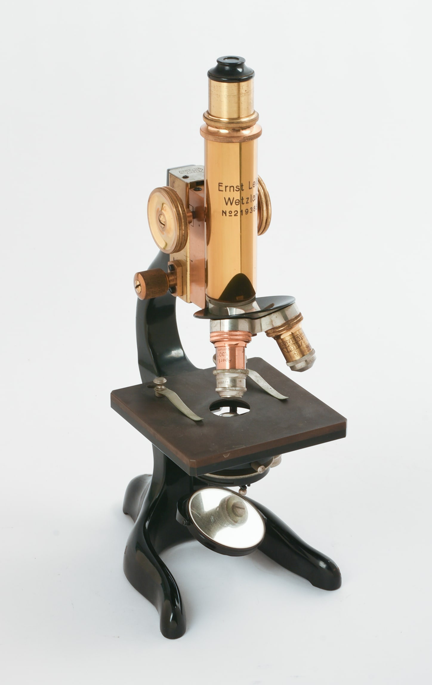 ERNST LEITZ BRASS MICROSCOPE. (1 of 4)