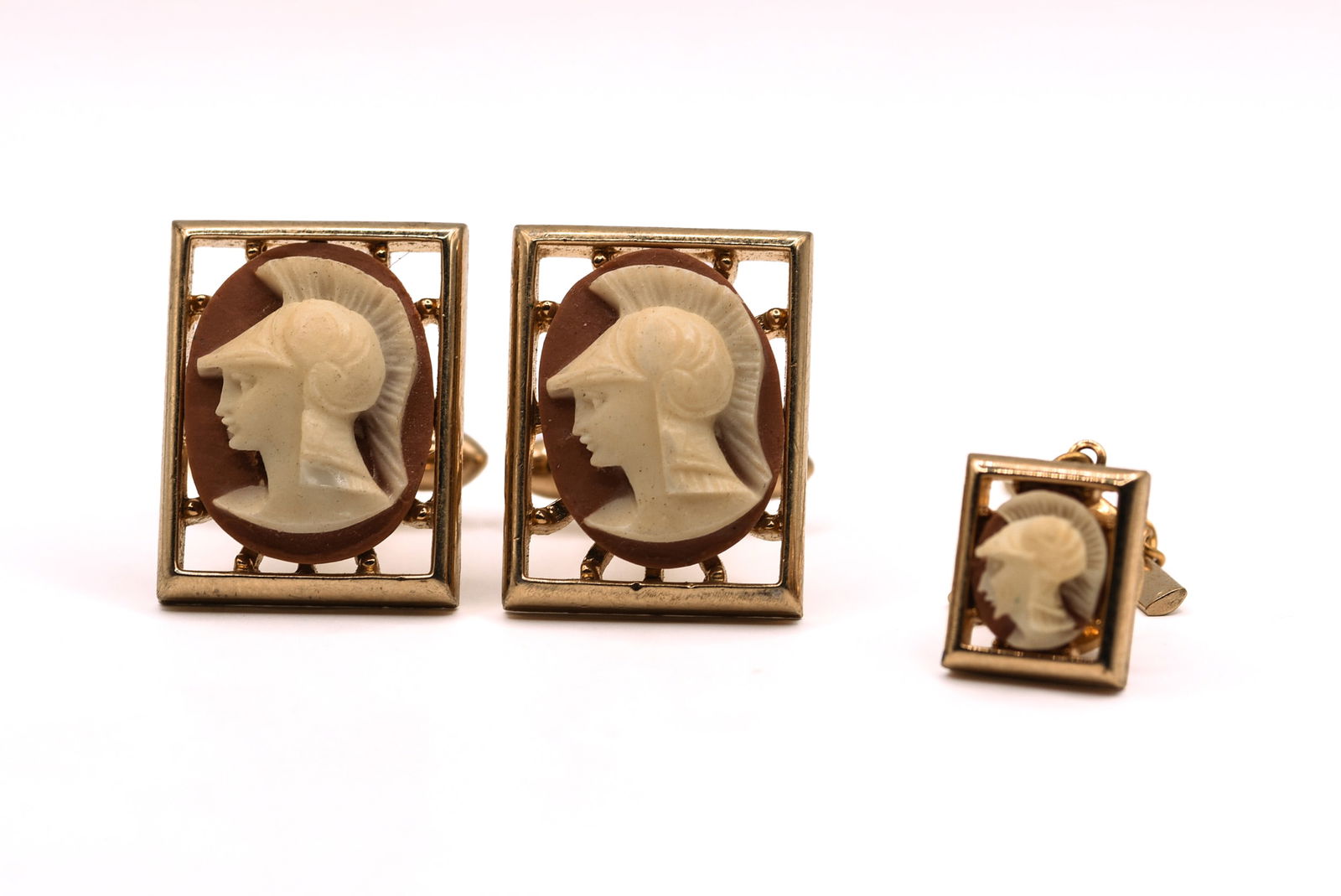 Cameo Cufflink and Tie Clip Set. (1 of 2)