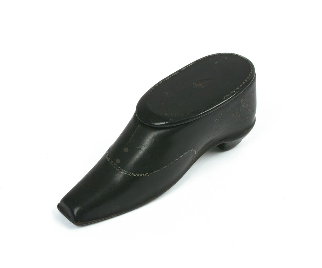 ENGLISH SHOE FORM SNUFF BOX.: Length 3 inches.