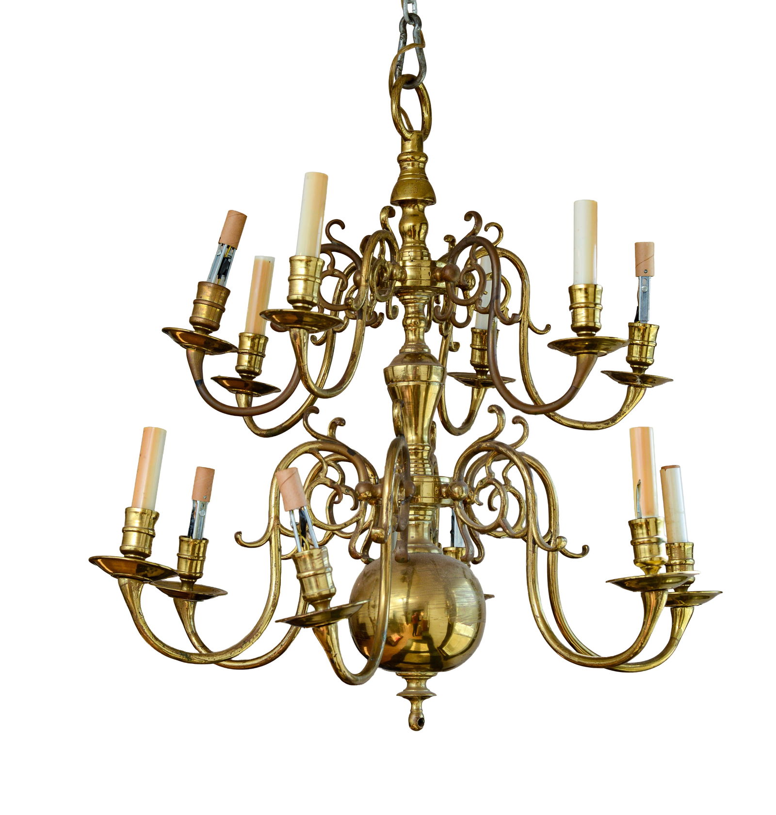 19TH CENTURY BRASS TWELVE ARM CHANDELIER. (1 of 2)