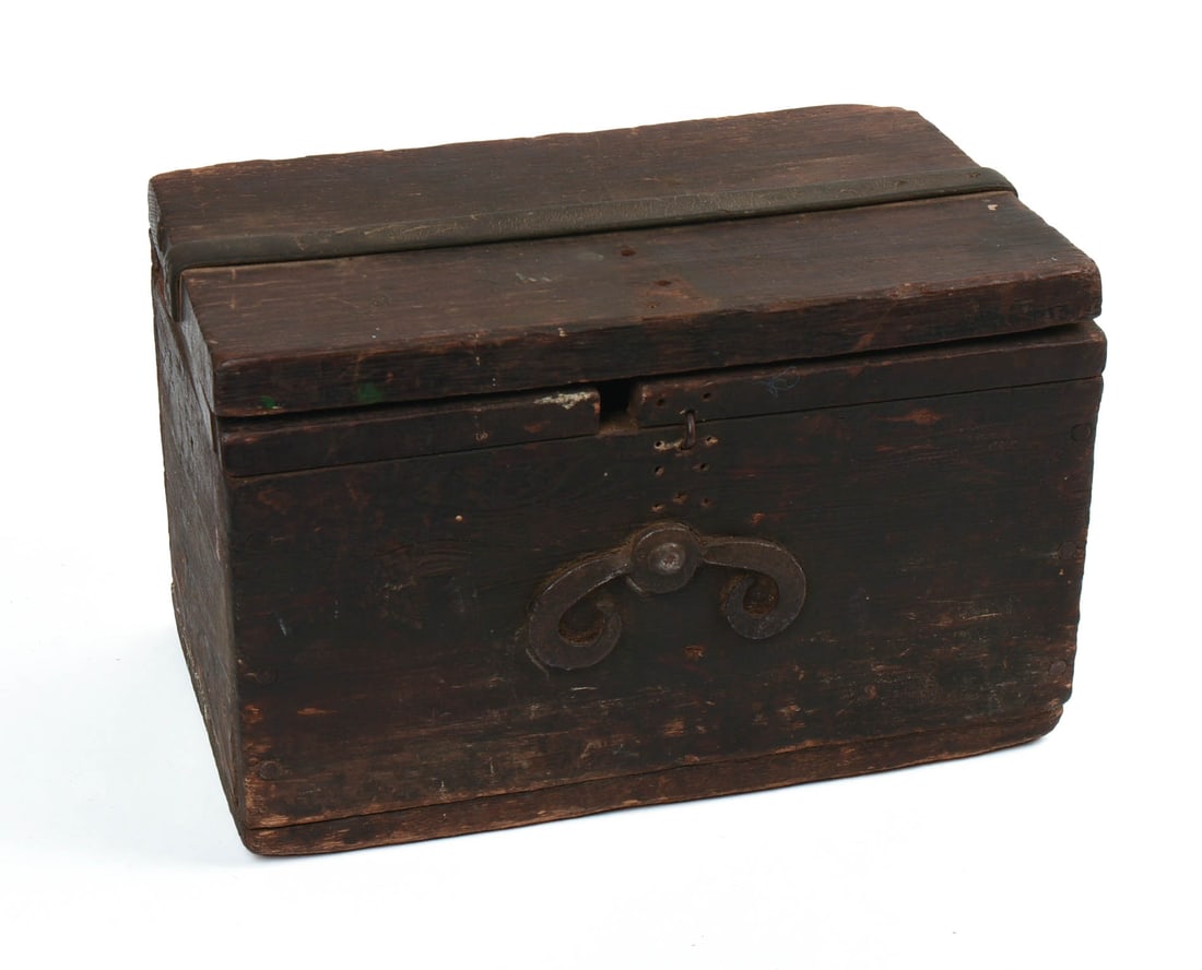 EARLY METAL BOUND BOX. (1 of 5)