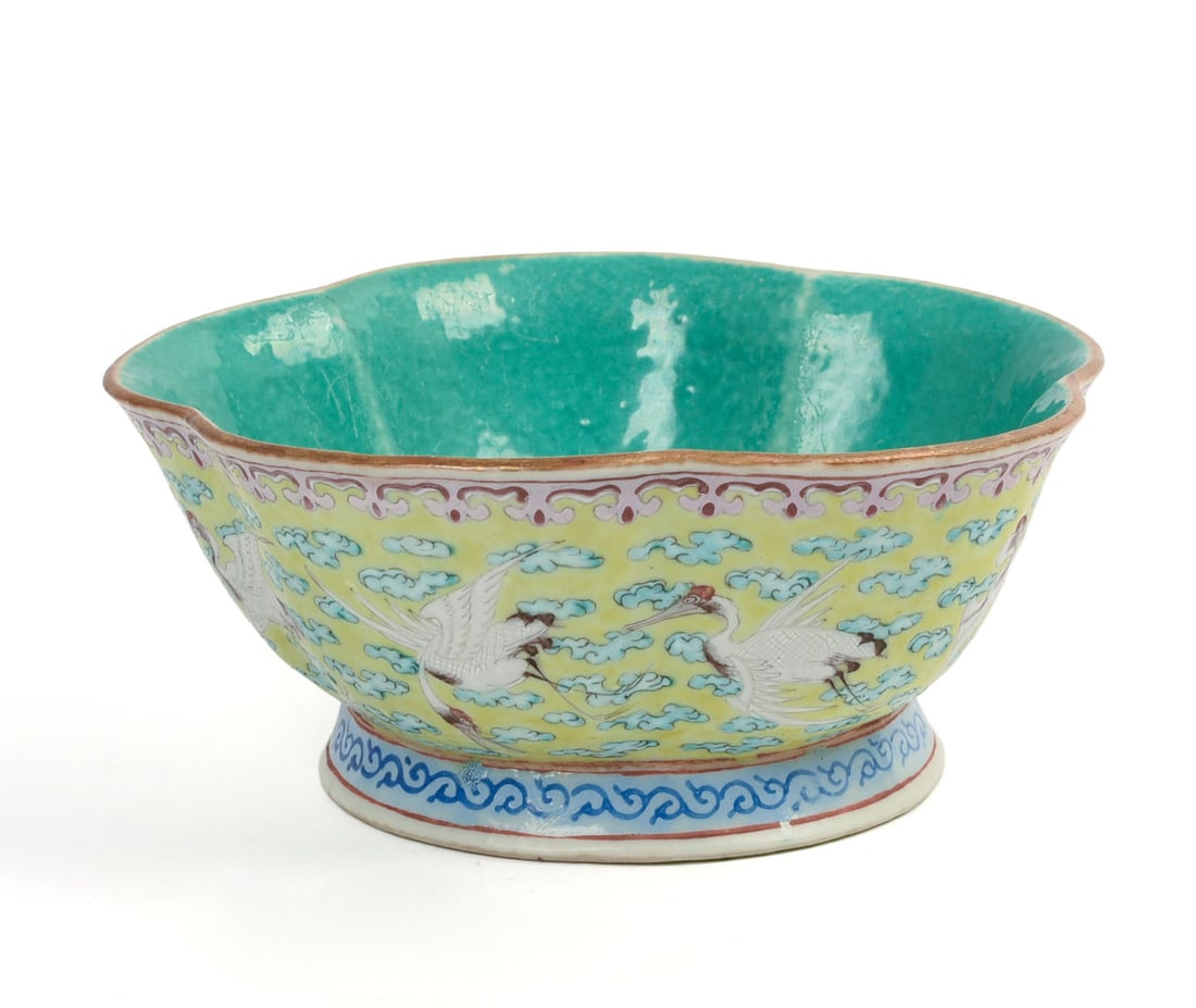 CHINESE FAMILLE ROSE PORCELAIN LOBED BOWL. (1 of 6)