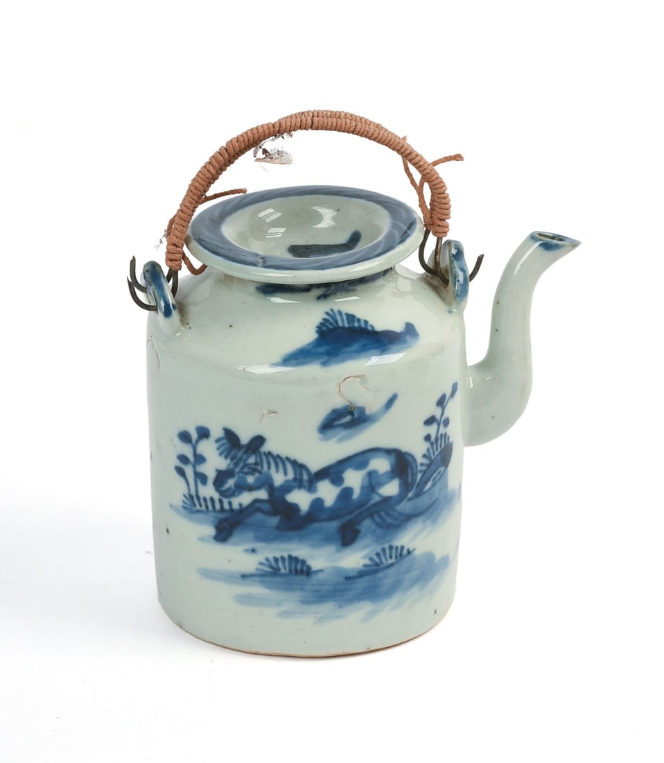 CHINESE BLUE AND WHITE PORCELAIN TEAPOT. (1 of 8)