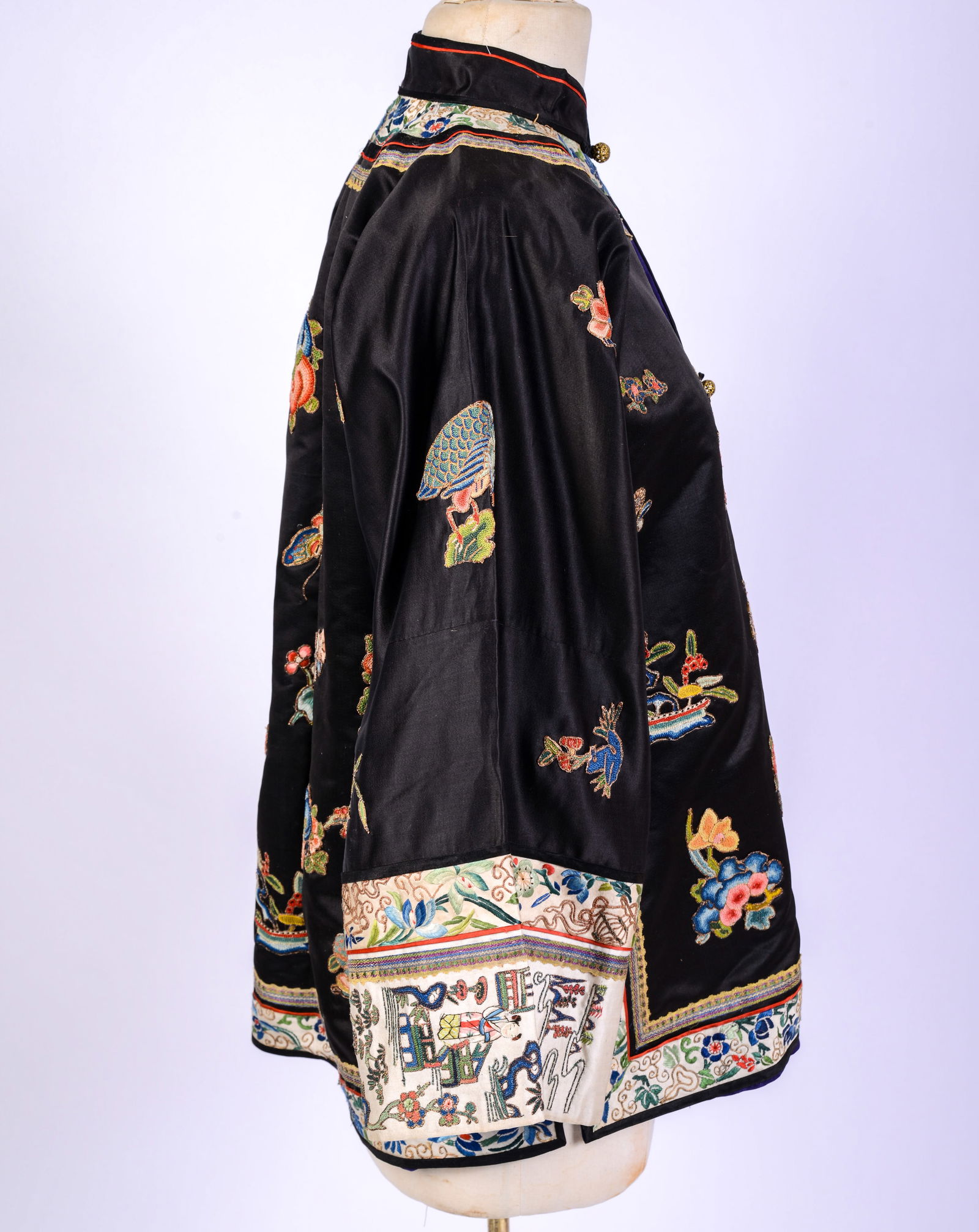 CHINESE EMBROIDERED SILK JACKET. - 2