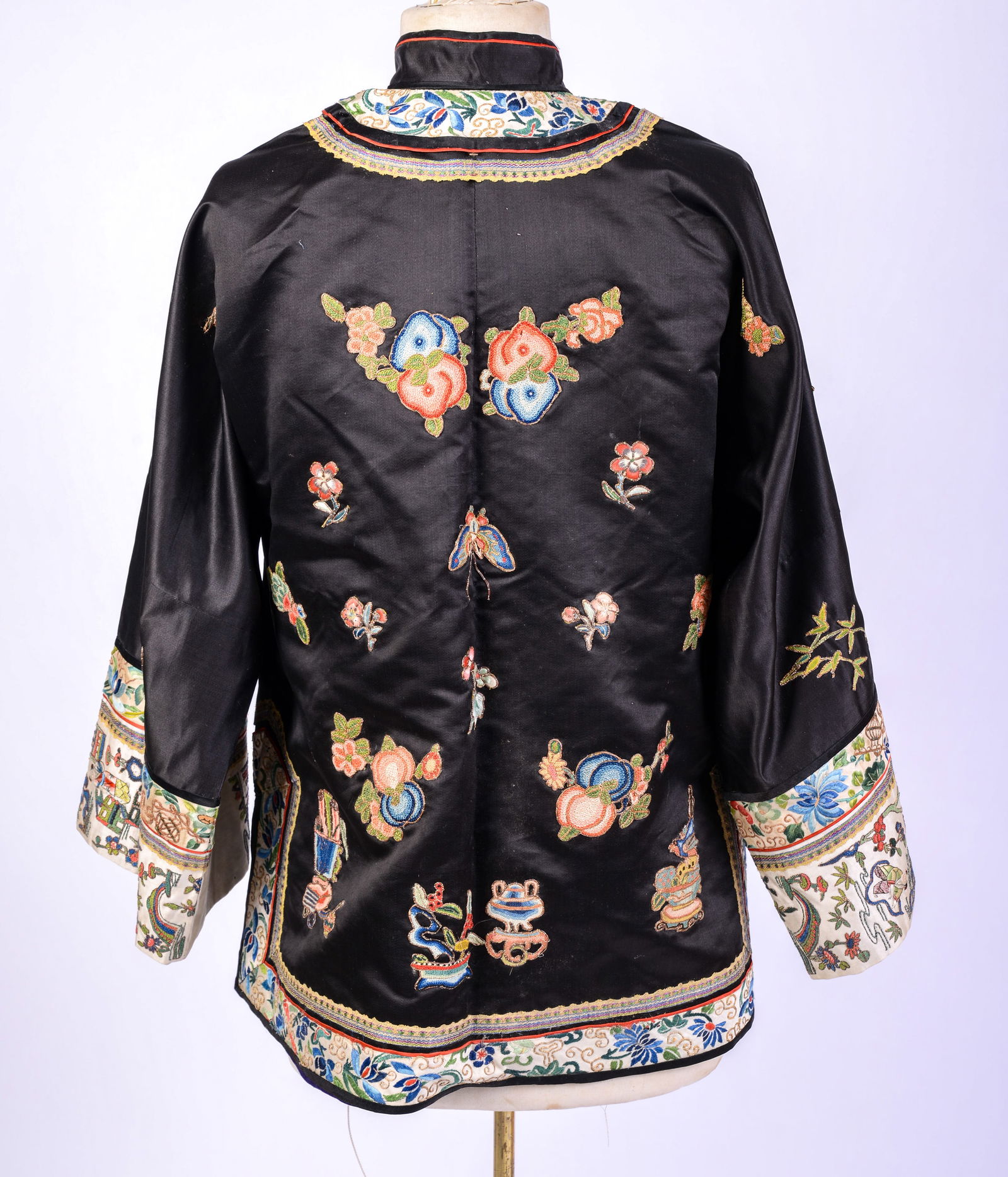 CHINESE EMBROIDERED SILK JACKET. - 3