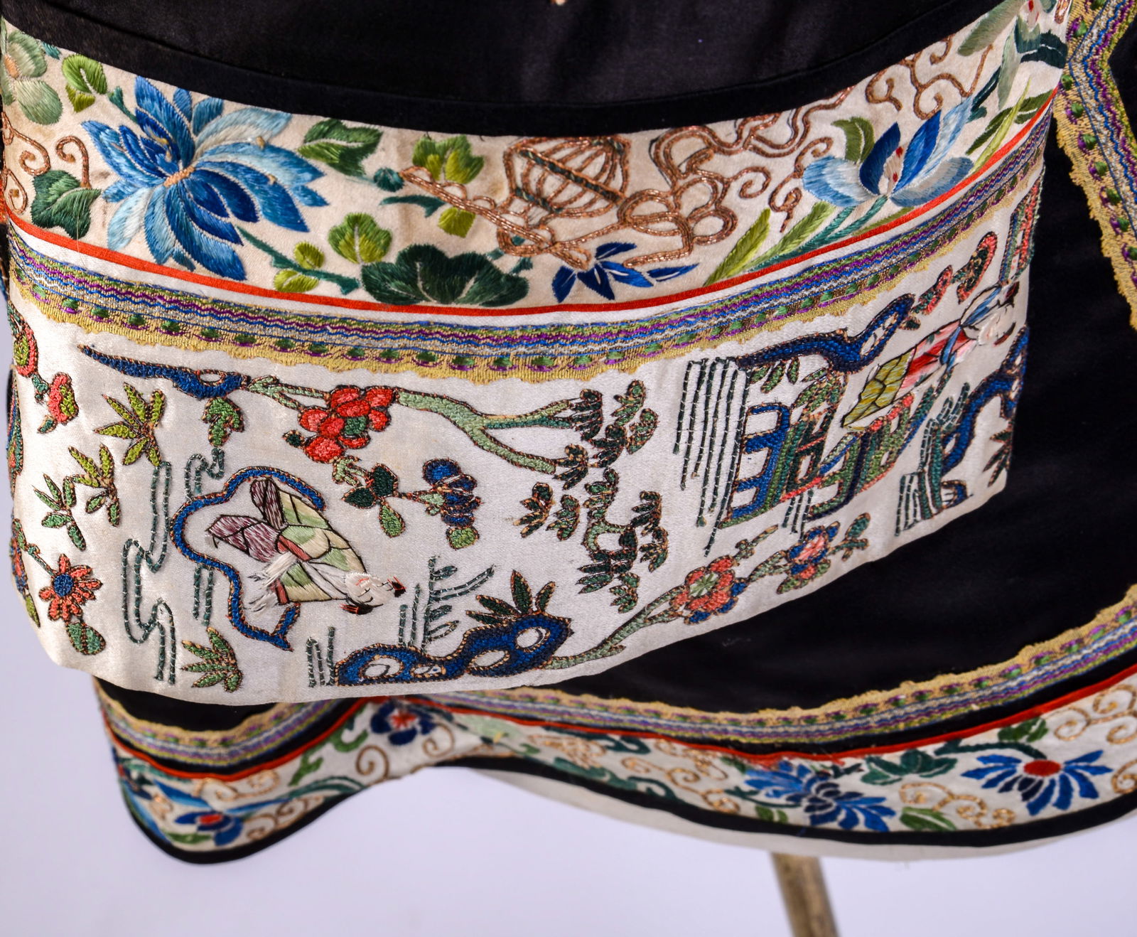 CHINESE EMBROIDERED SILK JACKET. - 4