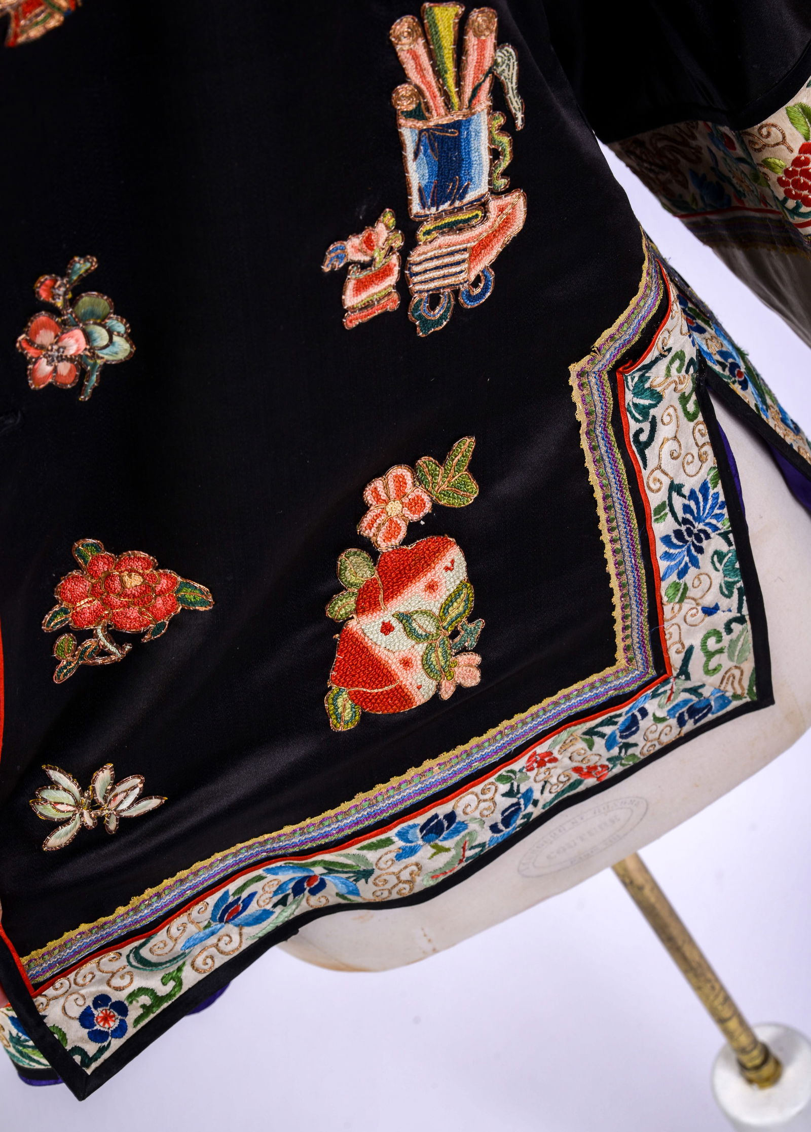 CHINESE EMBROIDERED SILK JACKET. - 5