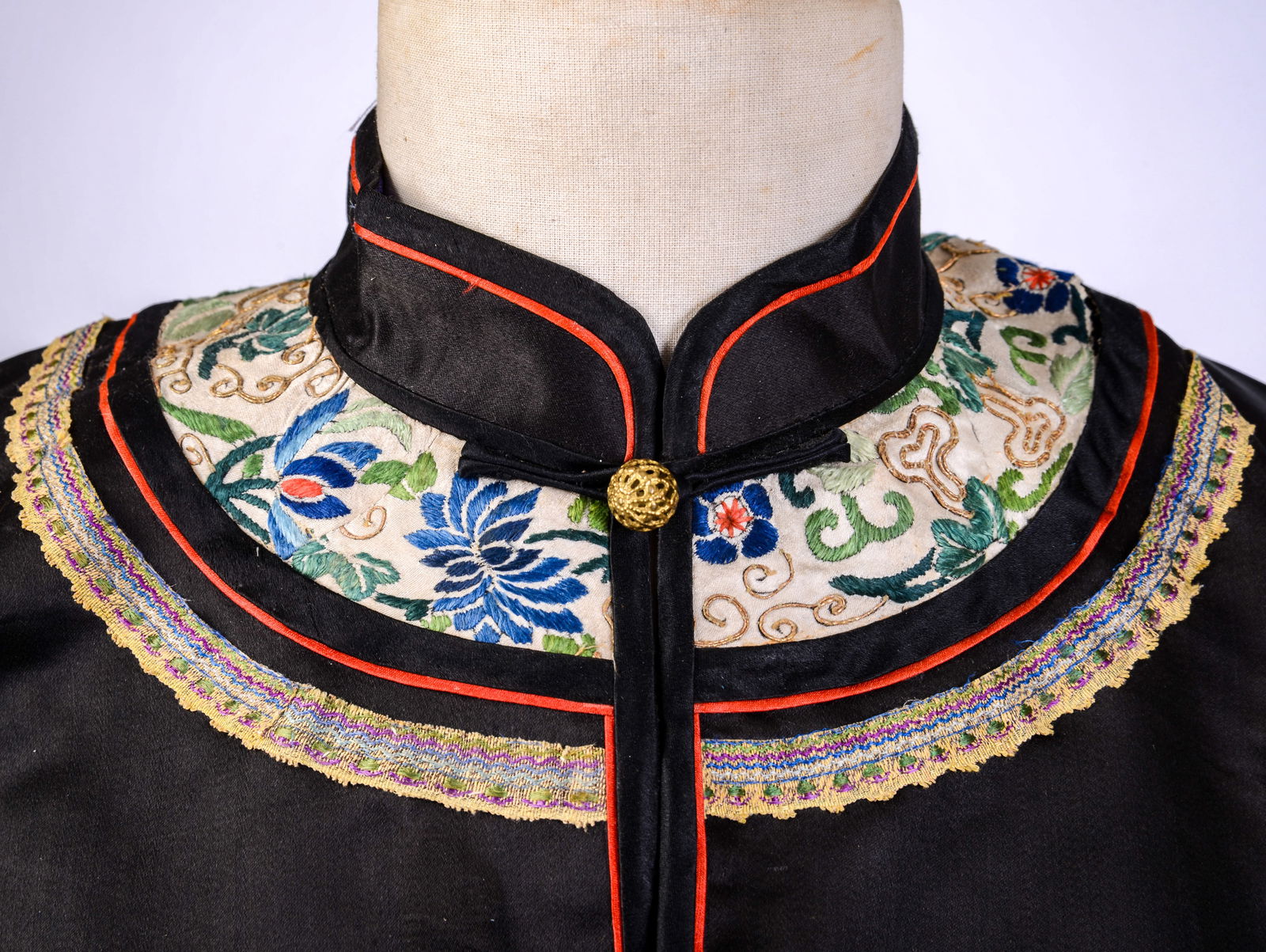 CHINESE EMBROIDERED SILK JACKET. - 6