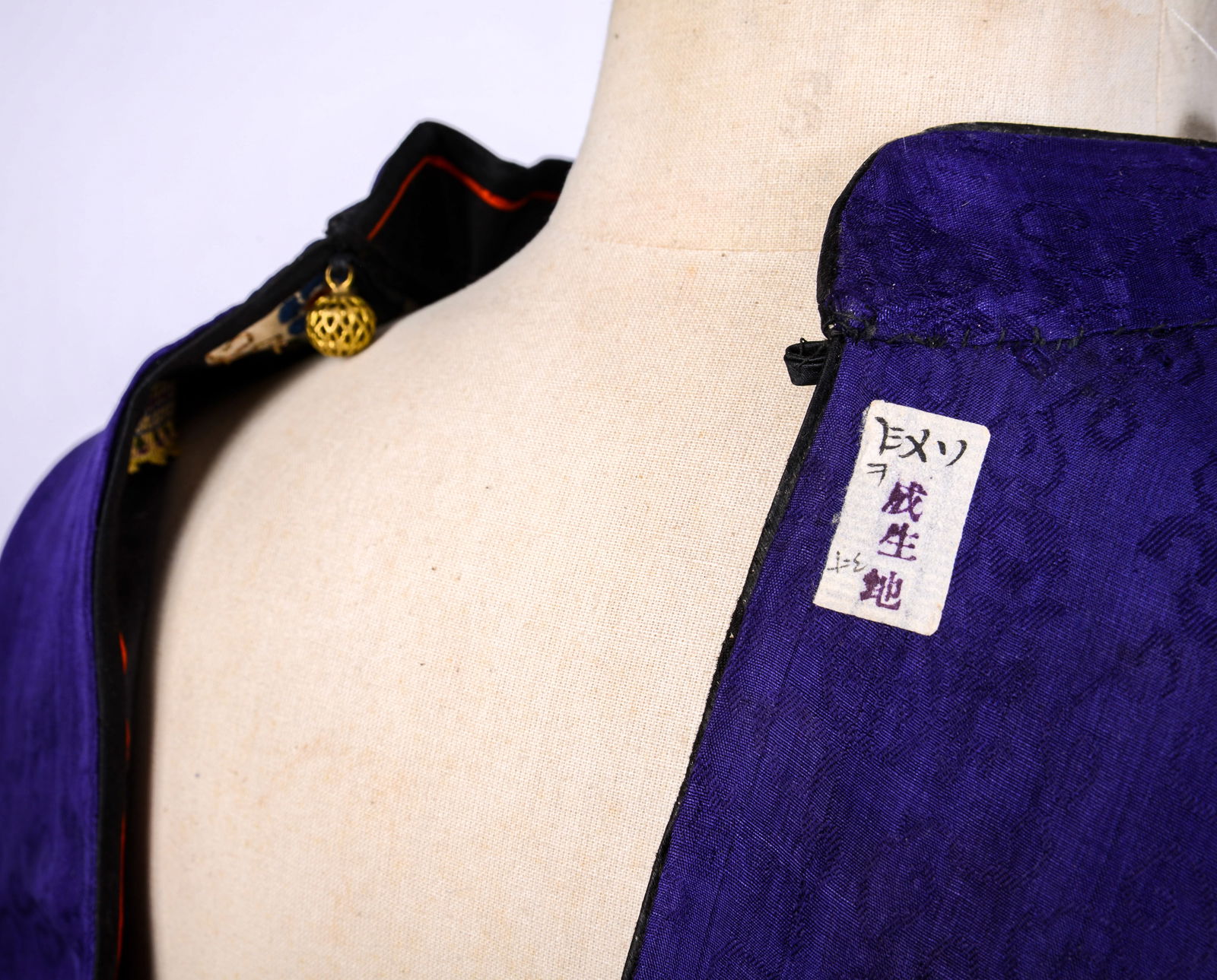 CHINESE EMBROIDERED SILK JACKET. - 8