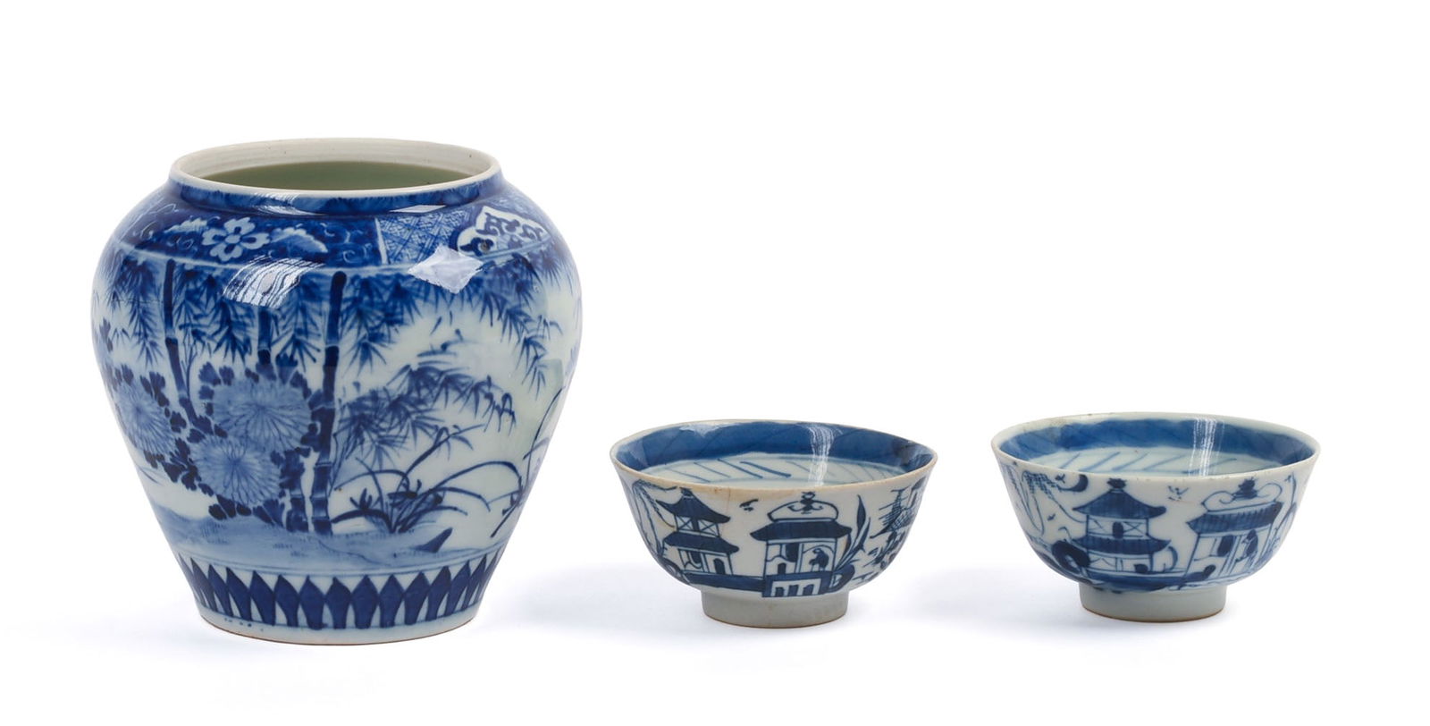 PAIR OF CHINESE BLUE AND WHITE TEACUPS AND A JAR. (1 of 10)