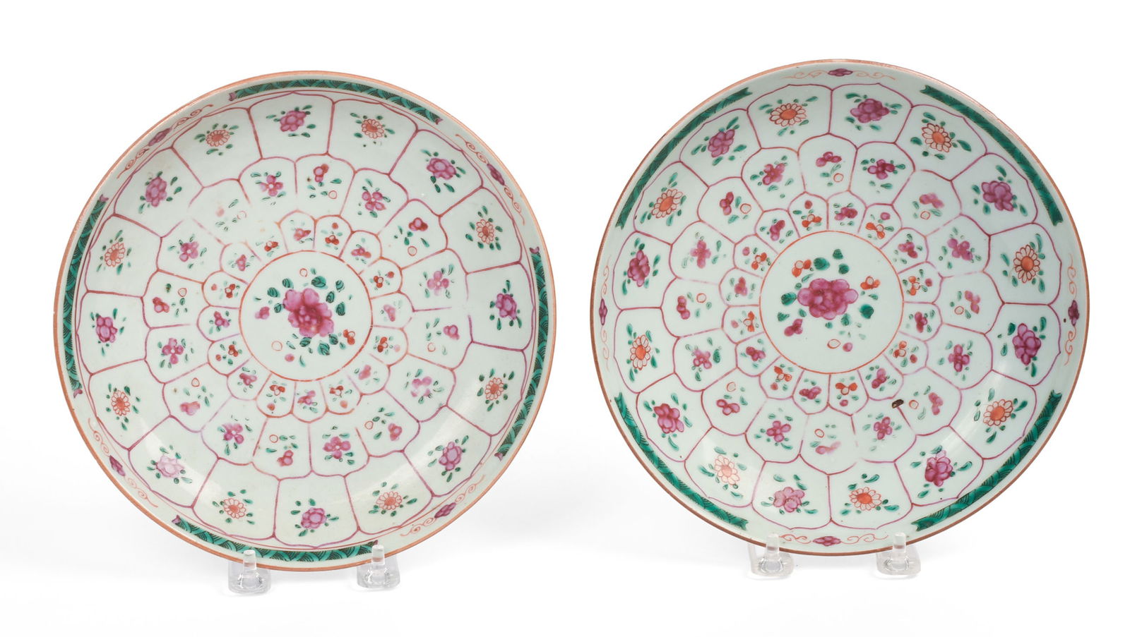 PAIR OF CHINESE EXPORT PLATES WITH FLORAL DESIGN. (1 of 3)
