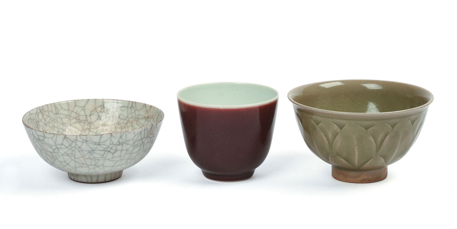 THREE CHINESE PORCELAIN TEA CUPS. (1 of 4)