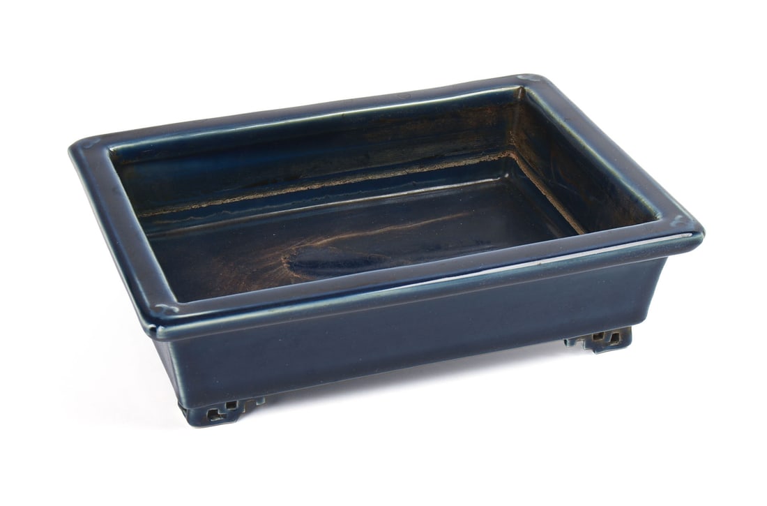 CHINESE PORCELAIN FOOTED PLANTER IN BLUE GLAZE. (1 of 4)