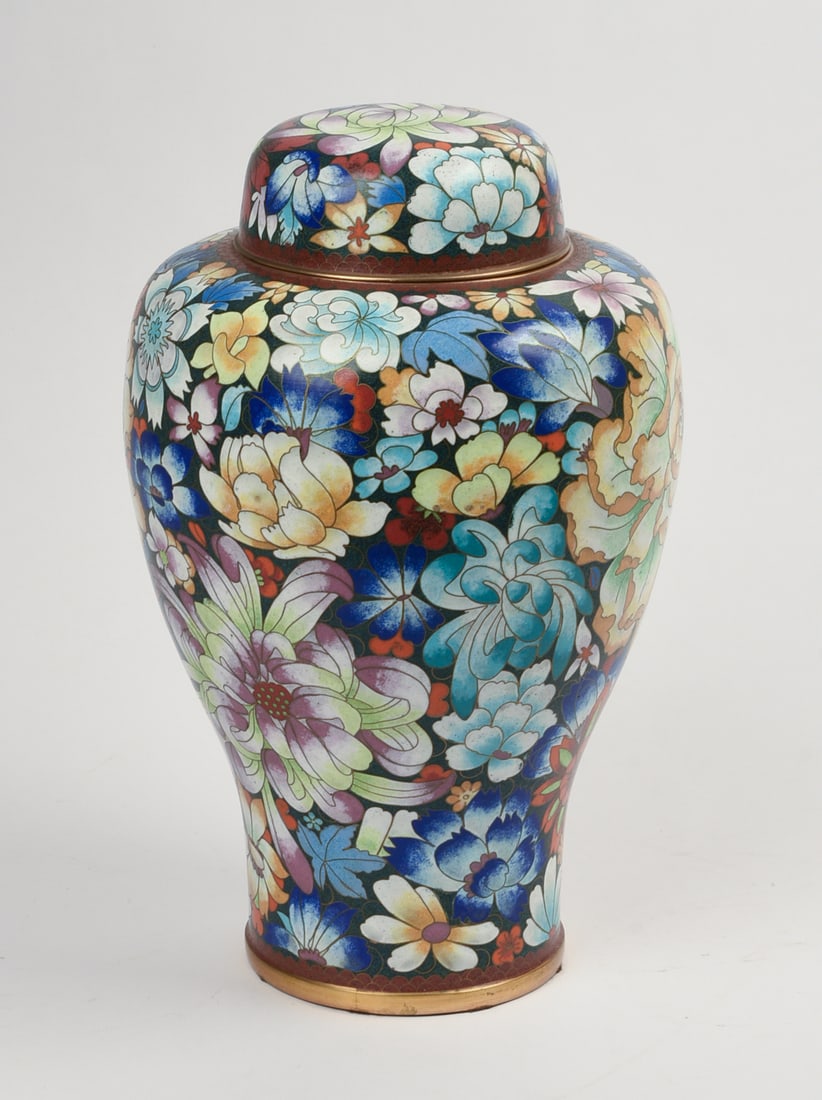 LARGE CHINESE CLOISONNE COVERED JAR. - 2