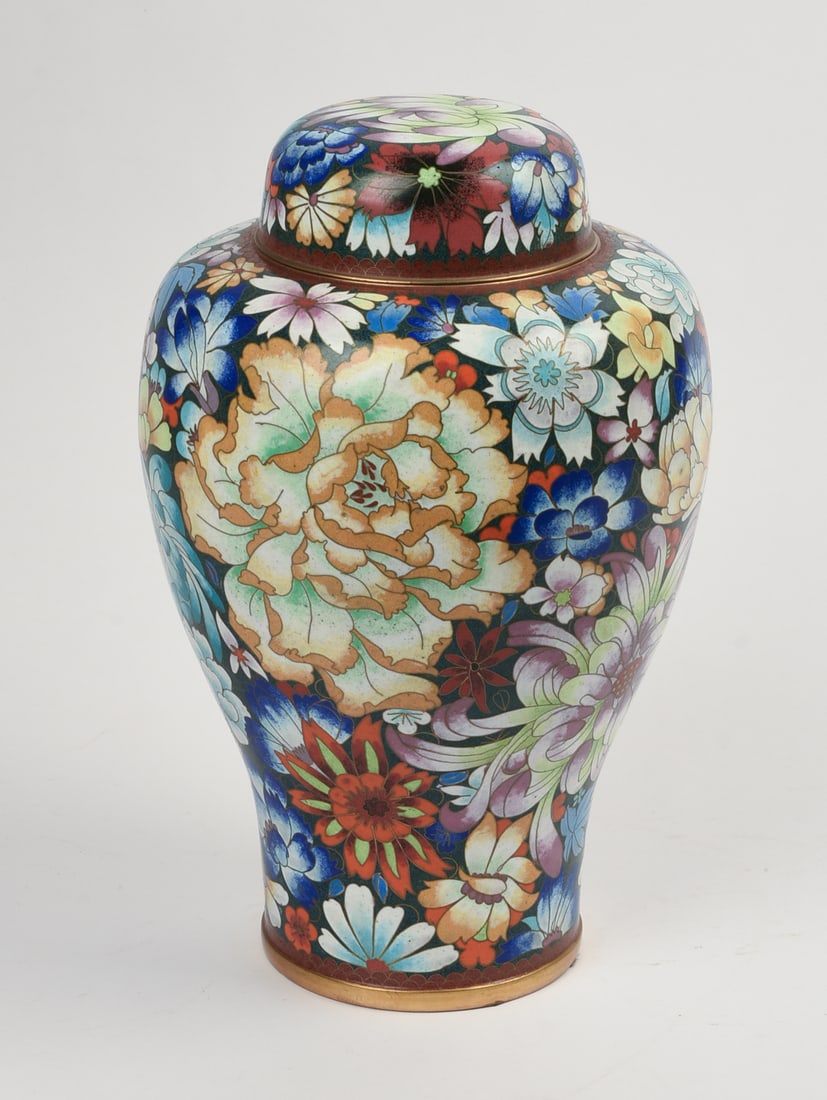 LARGE CHINESE CLOISONNE COVERED JAR. - 3