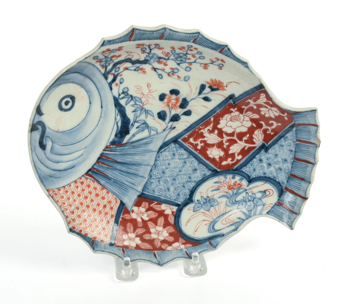 JAPANESE IMARI PORCELAIN FISH DISH.: 19th century. 9.5 x 8 inches. Good condition.