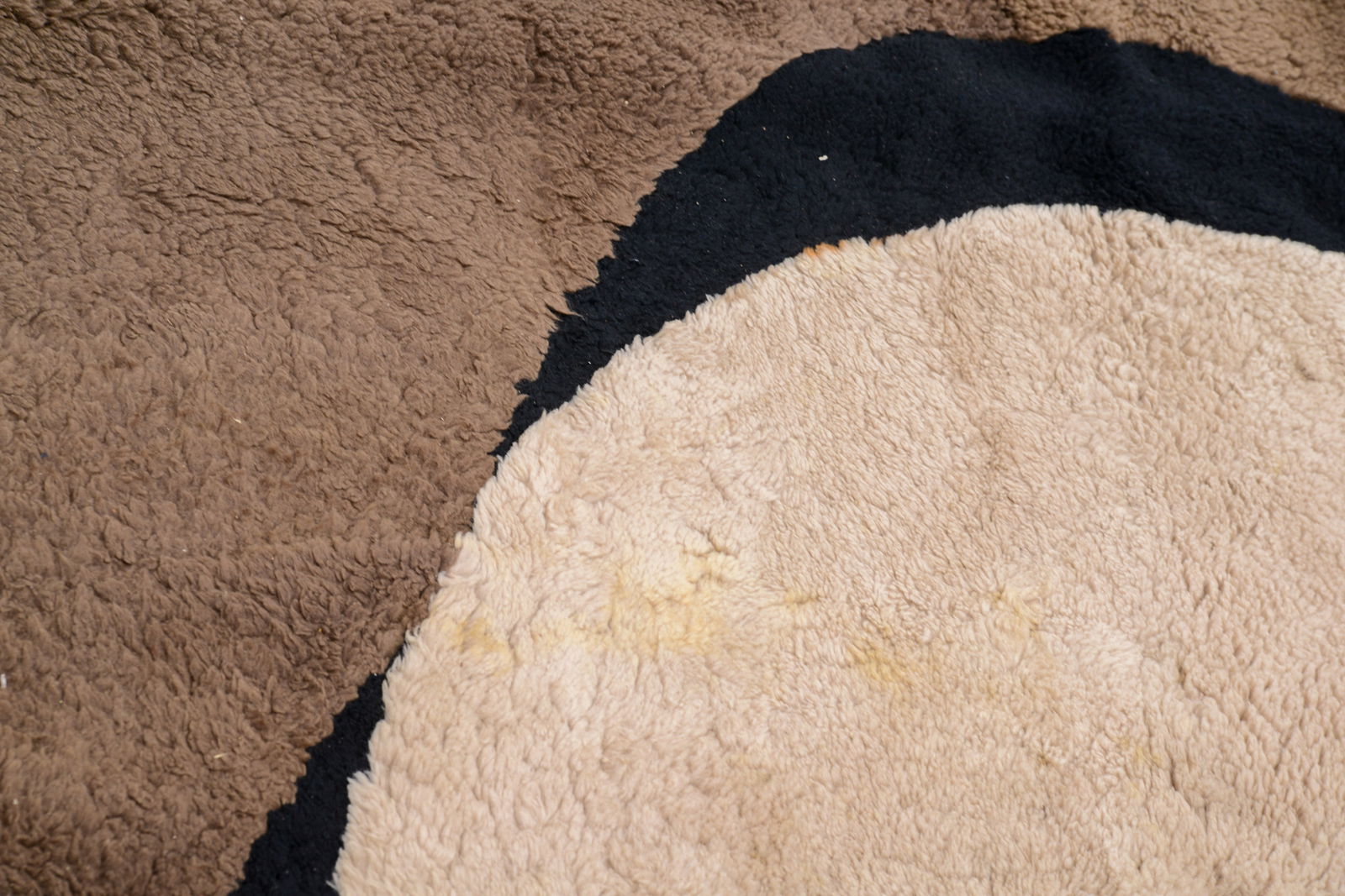 LARGE SHEEPSKIN CARPET. - 2
