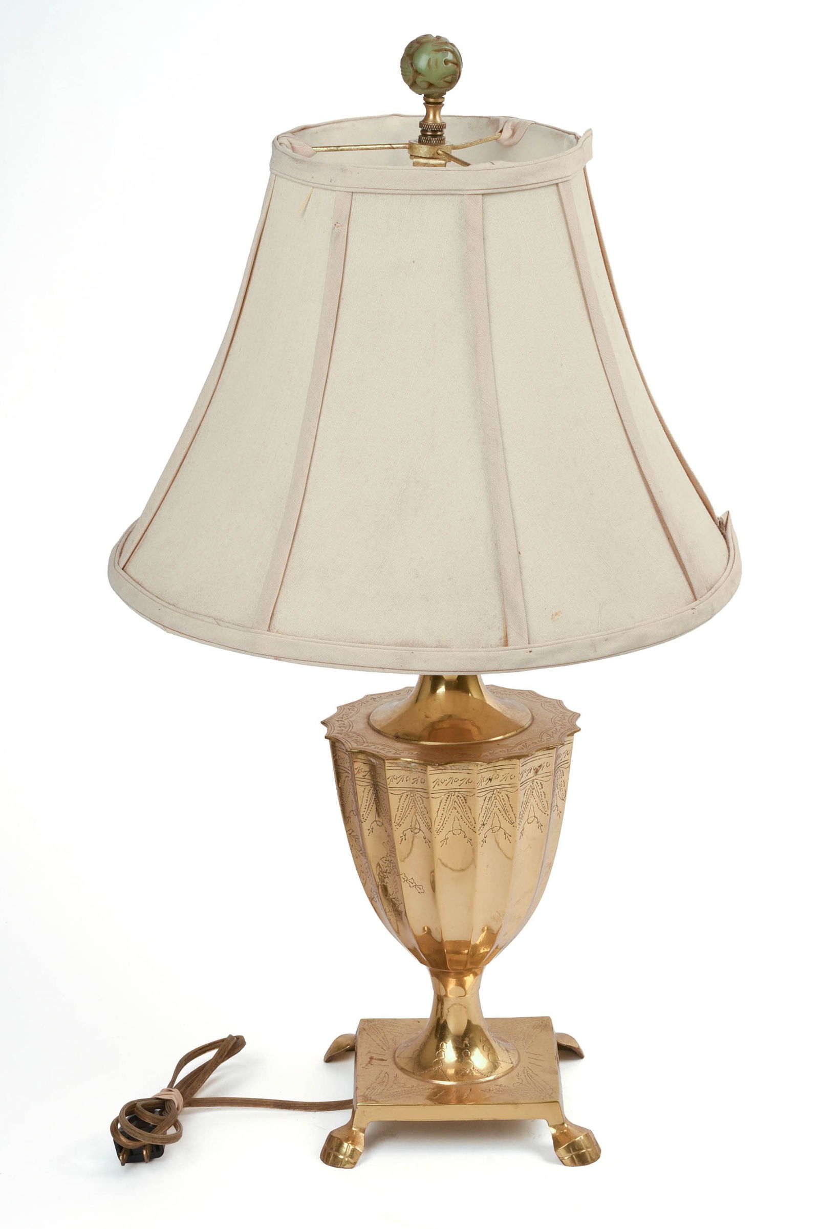EUROPEAN BRASS URN FORM TABLE LAMP. (1 of 4)