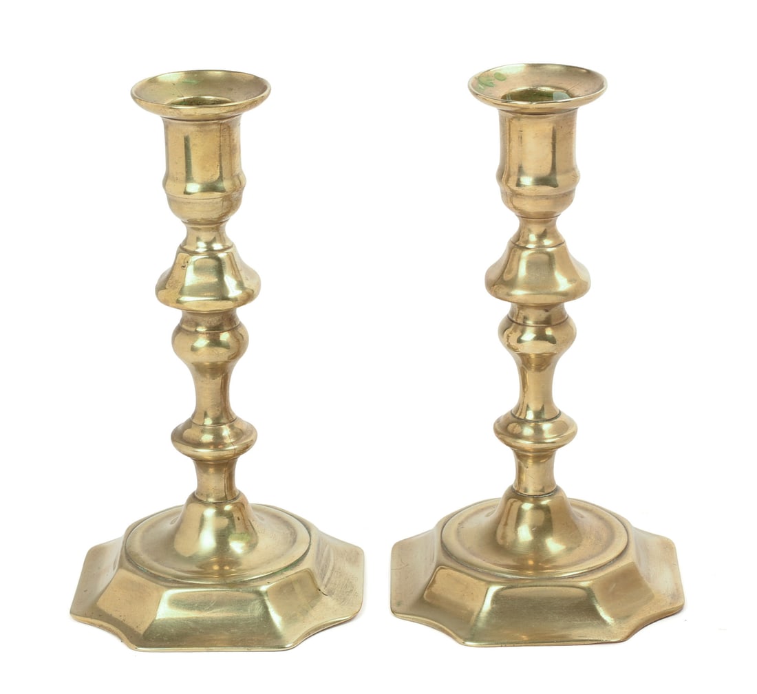 PAIR OF 18TH CENTURY BRASS CANDLESTICKS. (1 of 3)