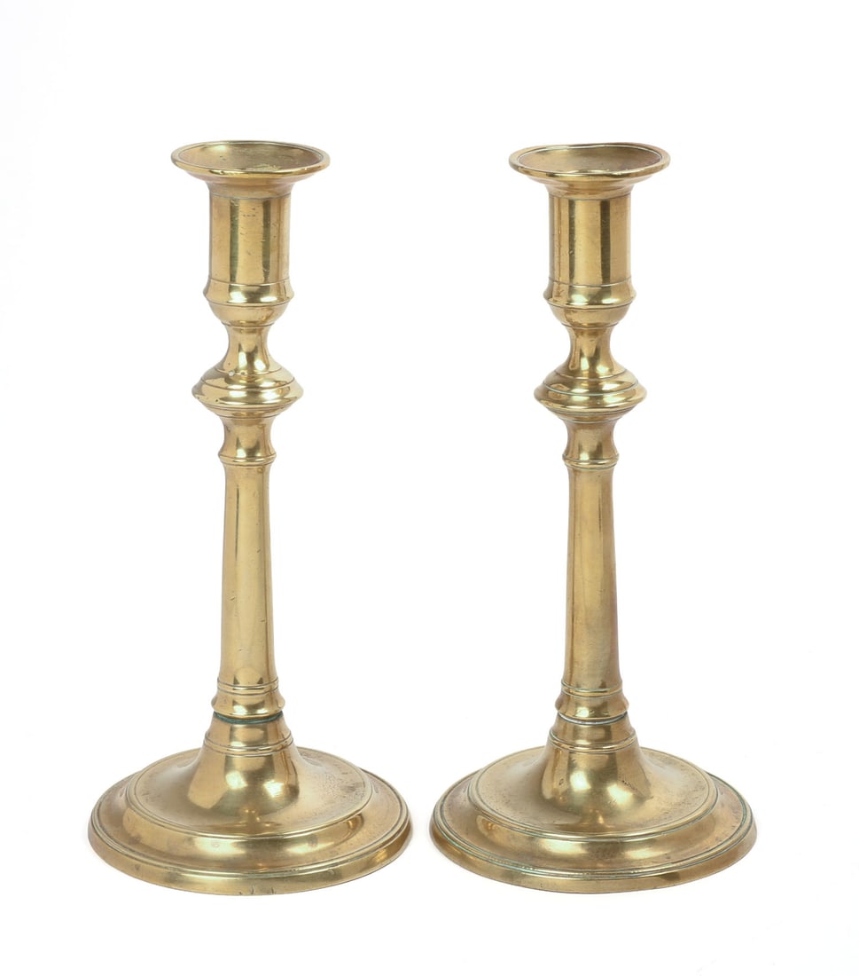 PAIR OF 18TH CENTURY ENGLISH BRASS CANDLESTICKS. (1 of 3)