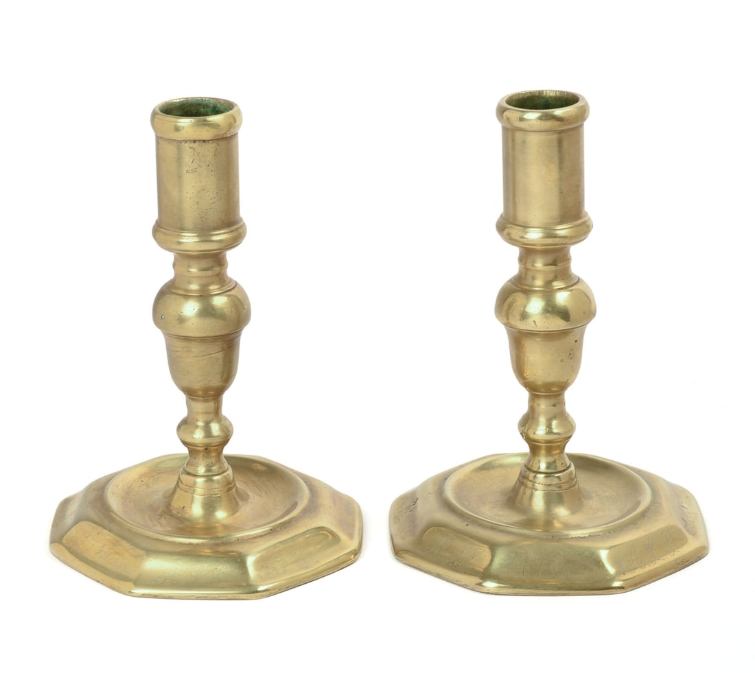 PAIR OF 18TH CENTURY BRASS CANDLESTICKS. (1 of 3)