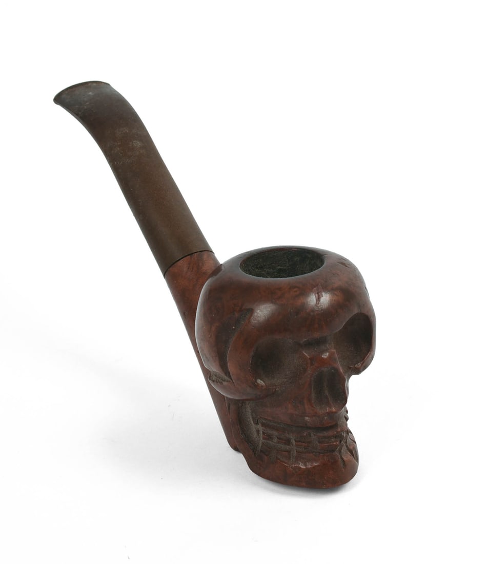 CARVED WOODEN SCULL FORM PIPE. (1 of 4)