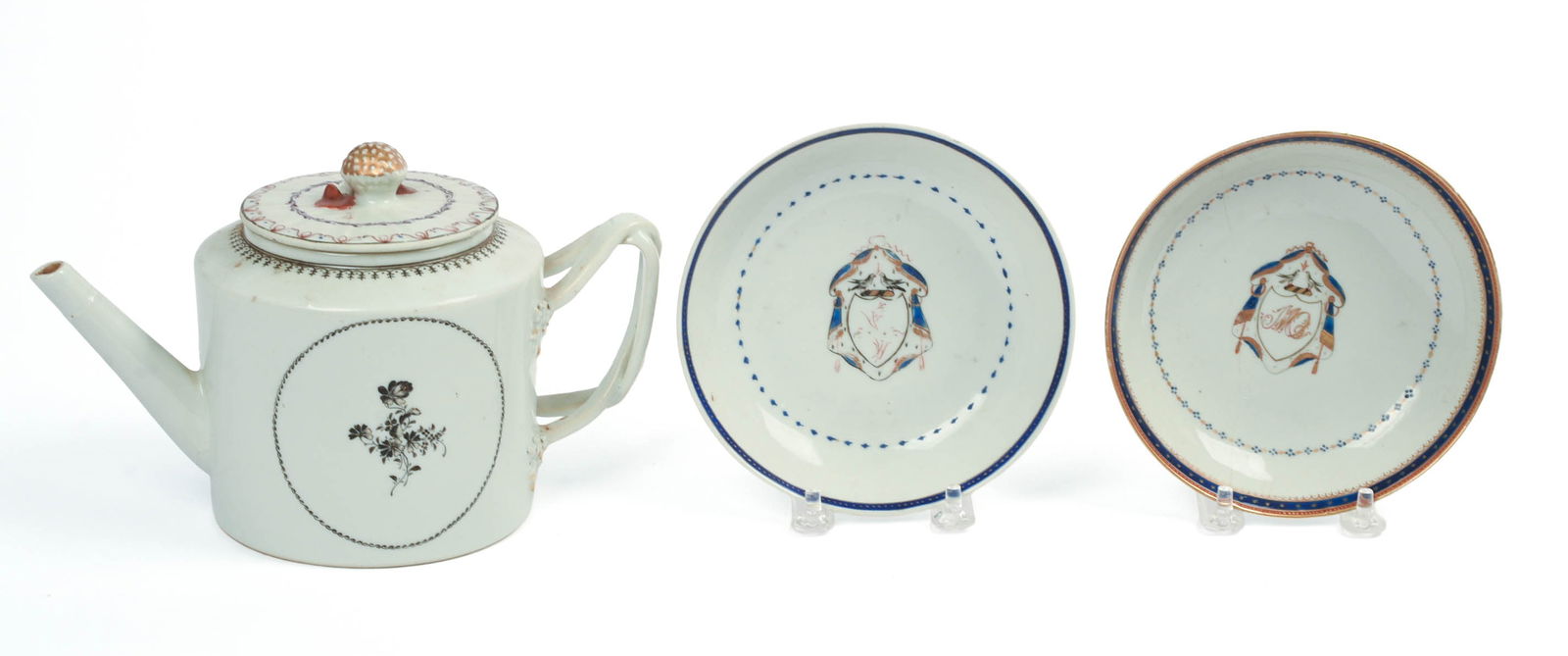 EUROPEAN PEARLWARE TEAPOT AND TWO ARMORIAL PLATES. (1 of 10)