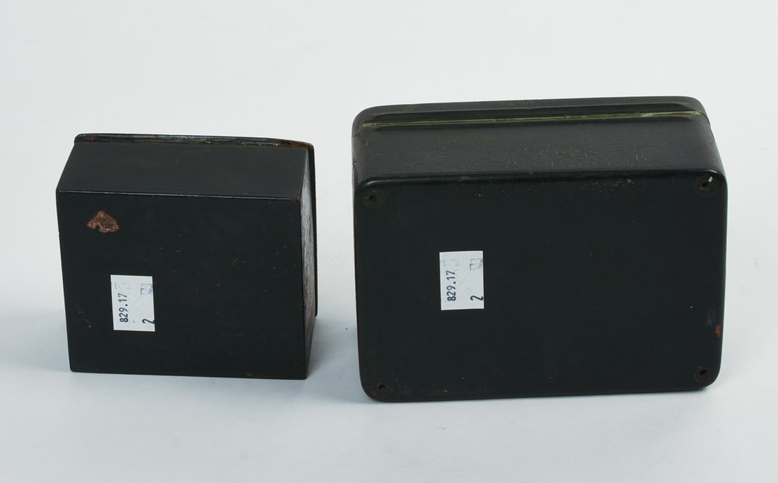 TWO RUSSIAN BLACK LACQUER BOXES WITH SLEIGHS. - 5