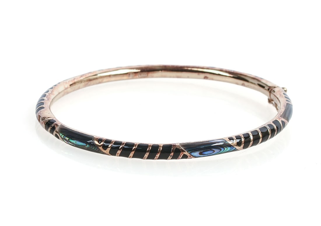 JAN LESLIE GOLD TONED STERLING, ONYX AND ABALONE BRACELET.: Diameter 2.25 inches, 17.82 grams