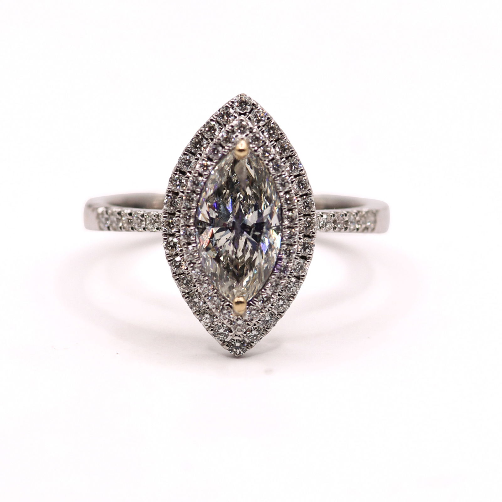 18K WHITE GOLD AND DIAMOND RING (1 of 3)