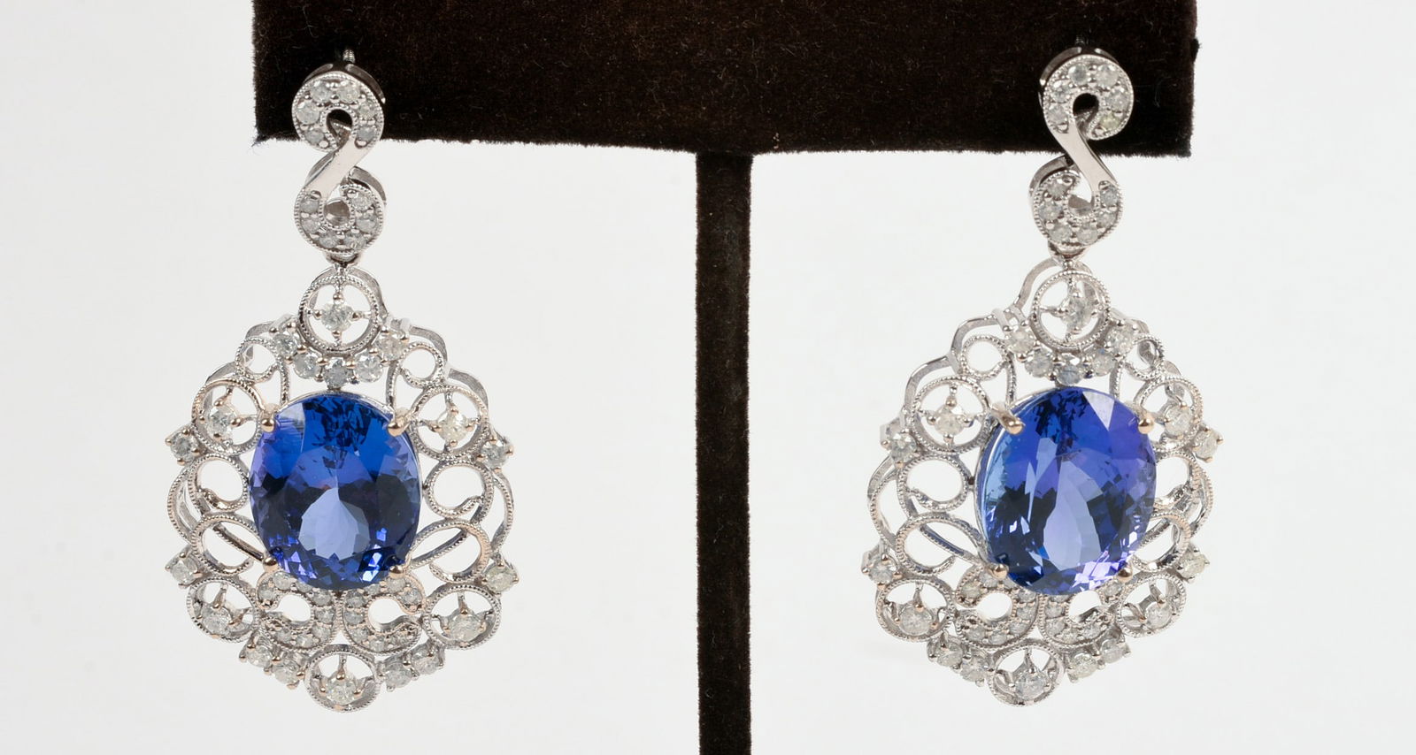 18K GOLD TANZANITE AND DIAMOND EARRING: Oval modified brilliant cut, zoisite tanzanite , violetish-blue centerstones, 21.67CT, 2 stones. Round cut, natural diamonds 2.61C, 94 pieces. Gross total weight 16.0 Grams. Length of earring 2