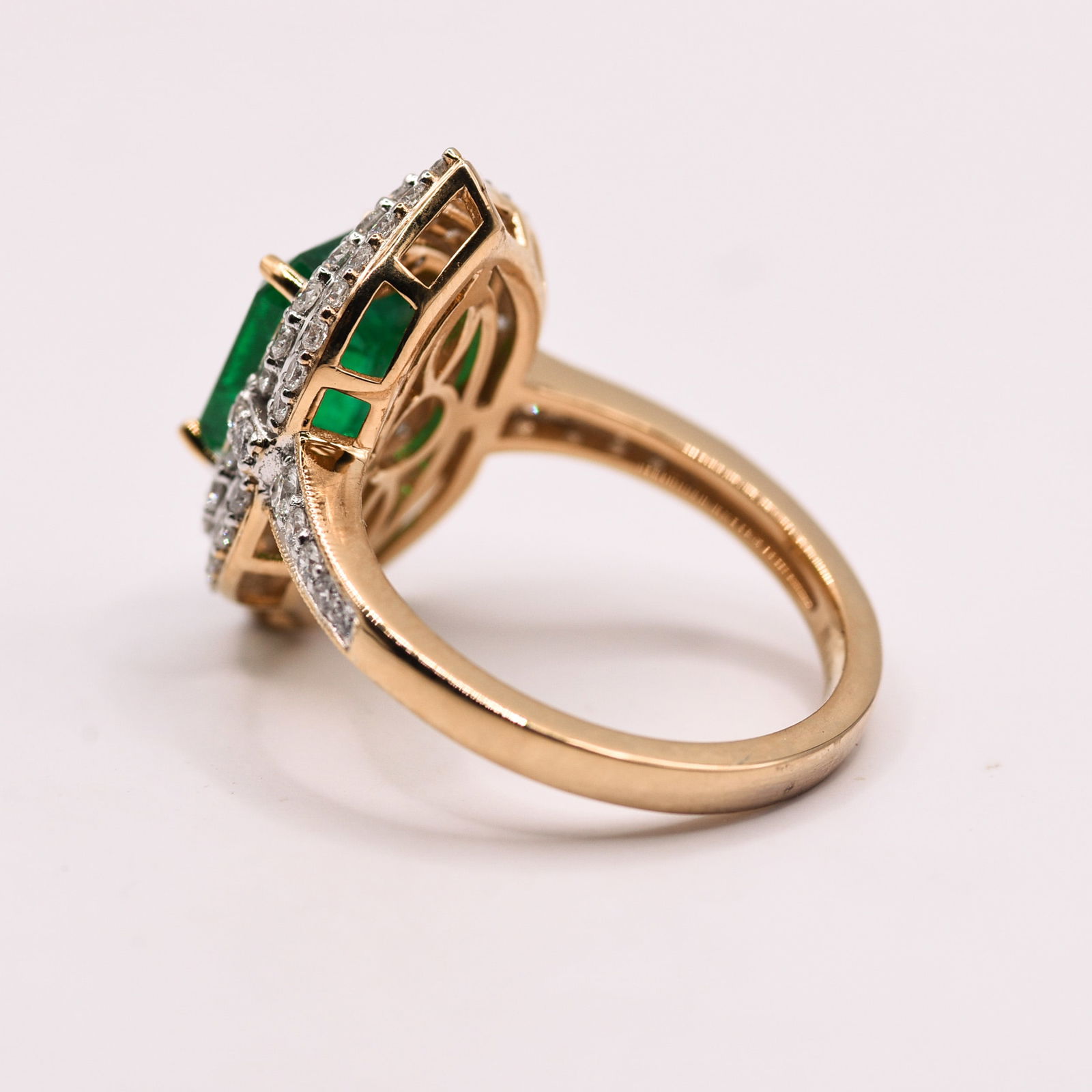PLATINUM, EMERALD AND DIAMOND RING. - 2