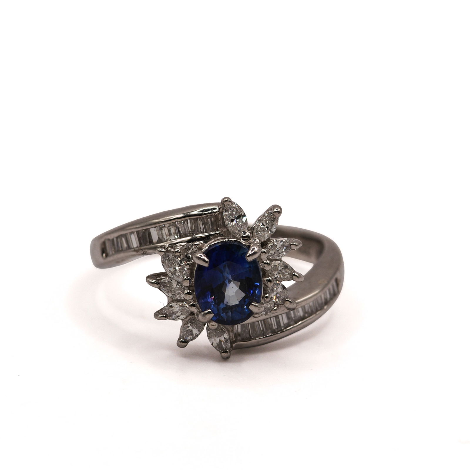 PLATINUM NATURAL SAPPHIRE CORUNDUM AND DIAMOND RING. (1 of 3)
