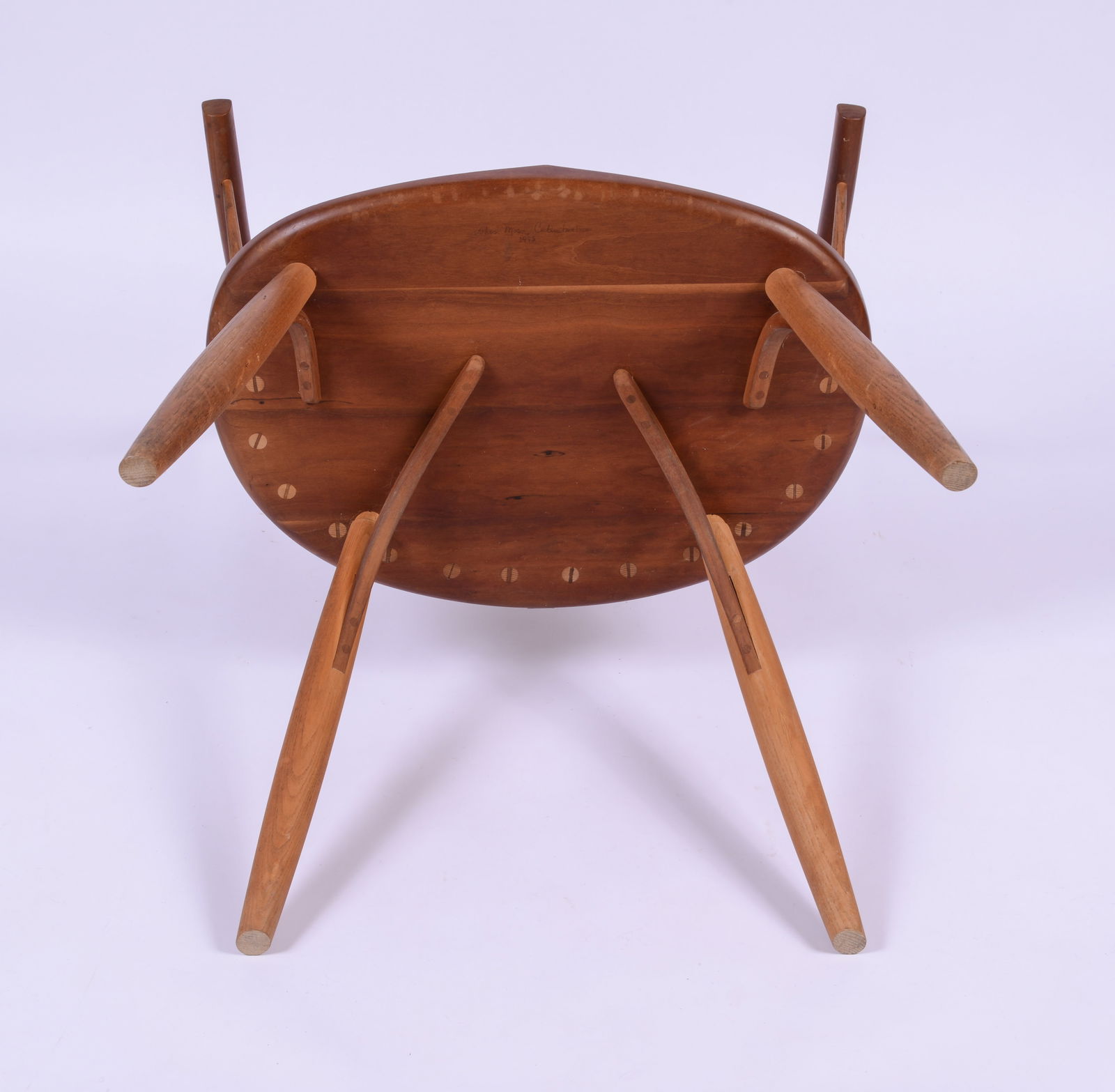 Thomas Moser Continuous Arm Windsor Chair. - 5