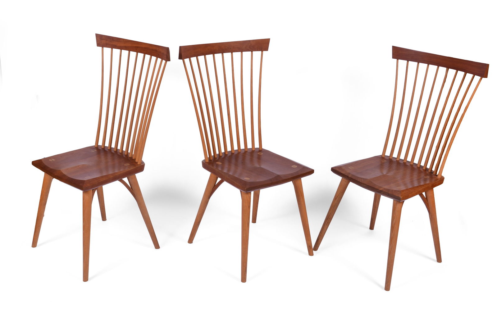 Three Thomas Moser Eastwood Side Chairs.: Seat height 18 inches, overall height 39 inches, width 17 inches, depth 16.5 inches. Good condition.
