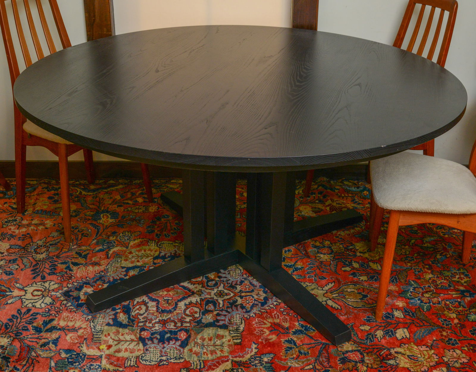 THOMAS MOSER CUSTOM ROUND DINING TABLE. - 4