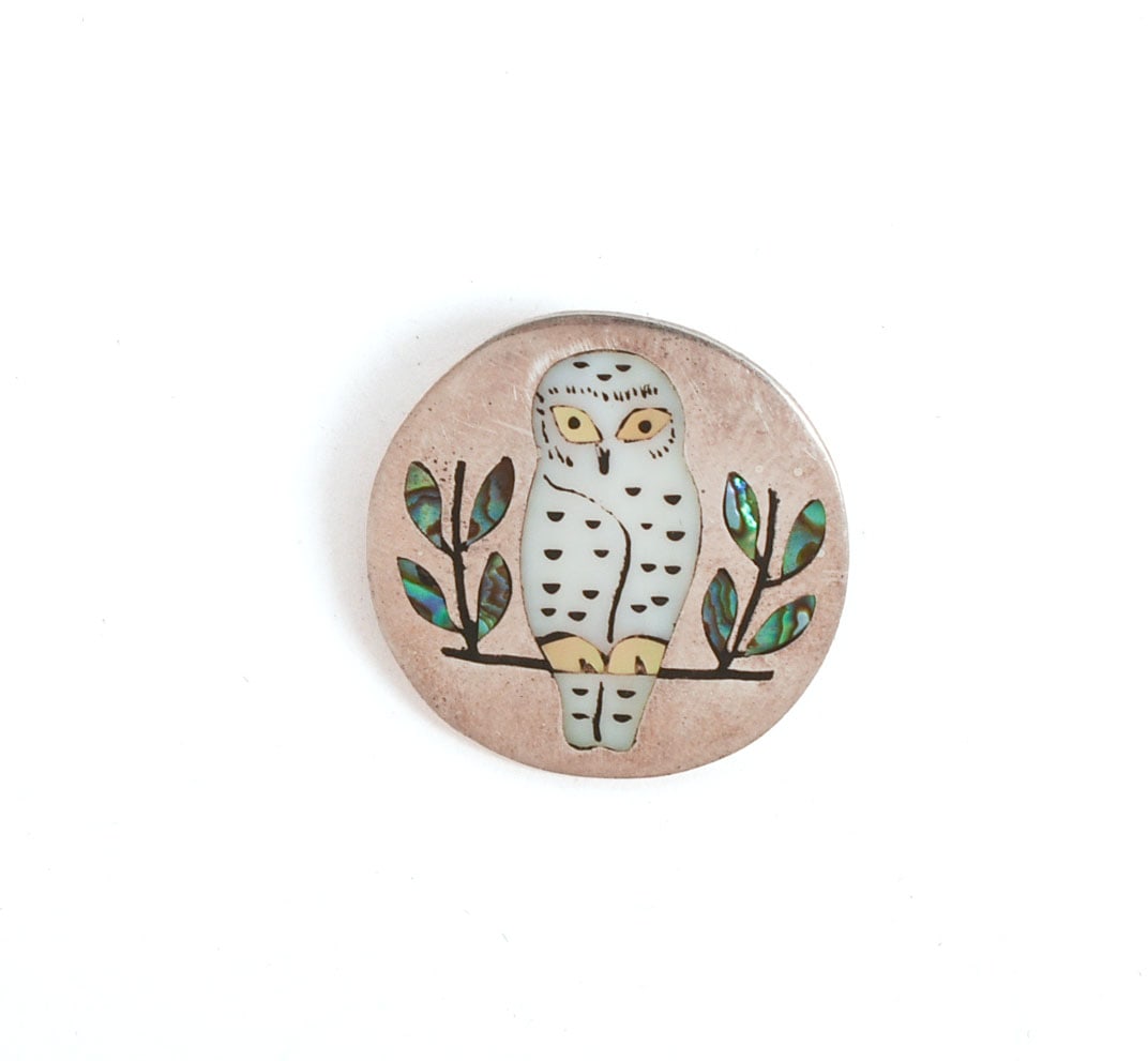 Edaakie Zuni Owl Pendant.: Diameter 1 inches, signed on verso.