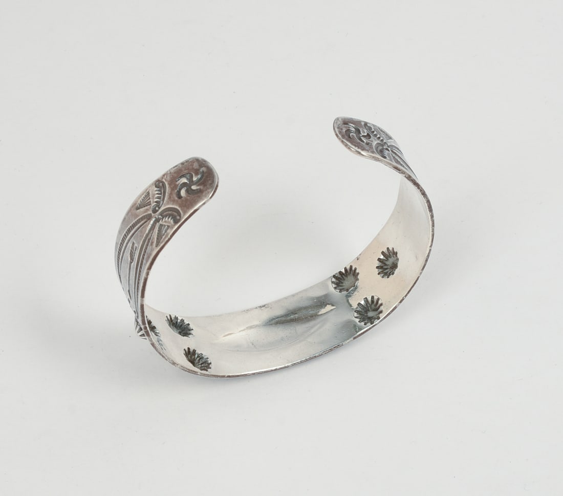 Native American Sterling Silver Cuff Bracelet. - 4