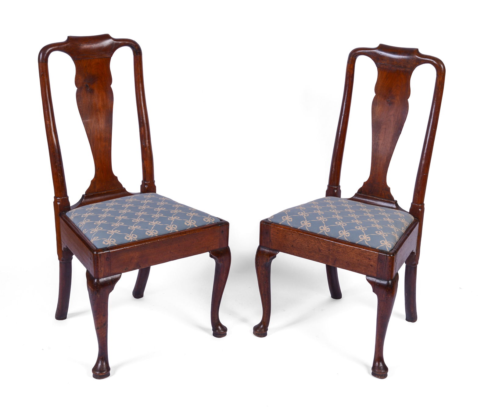 Pair of Queen Anne Mahogany Side Chairs. (1 of 7)