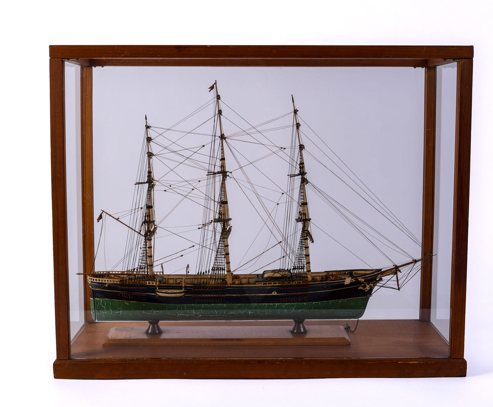 Cased Model of the Soveriegn of the Seas.: Case 19 x 23.5 x 8 inches. Some rigging repair needed, overall good condition.