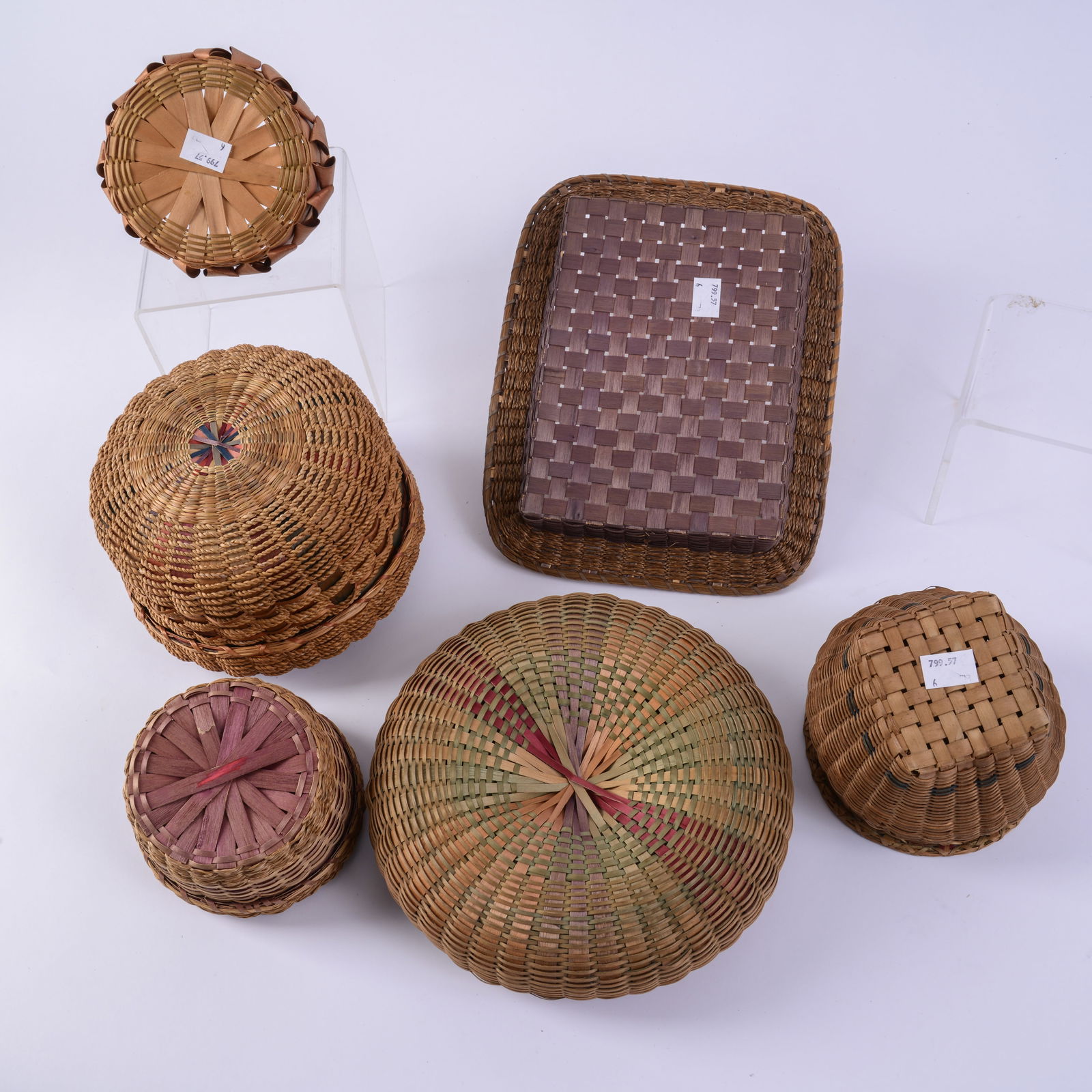 Six Native American Baskets. - 5