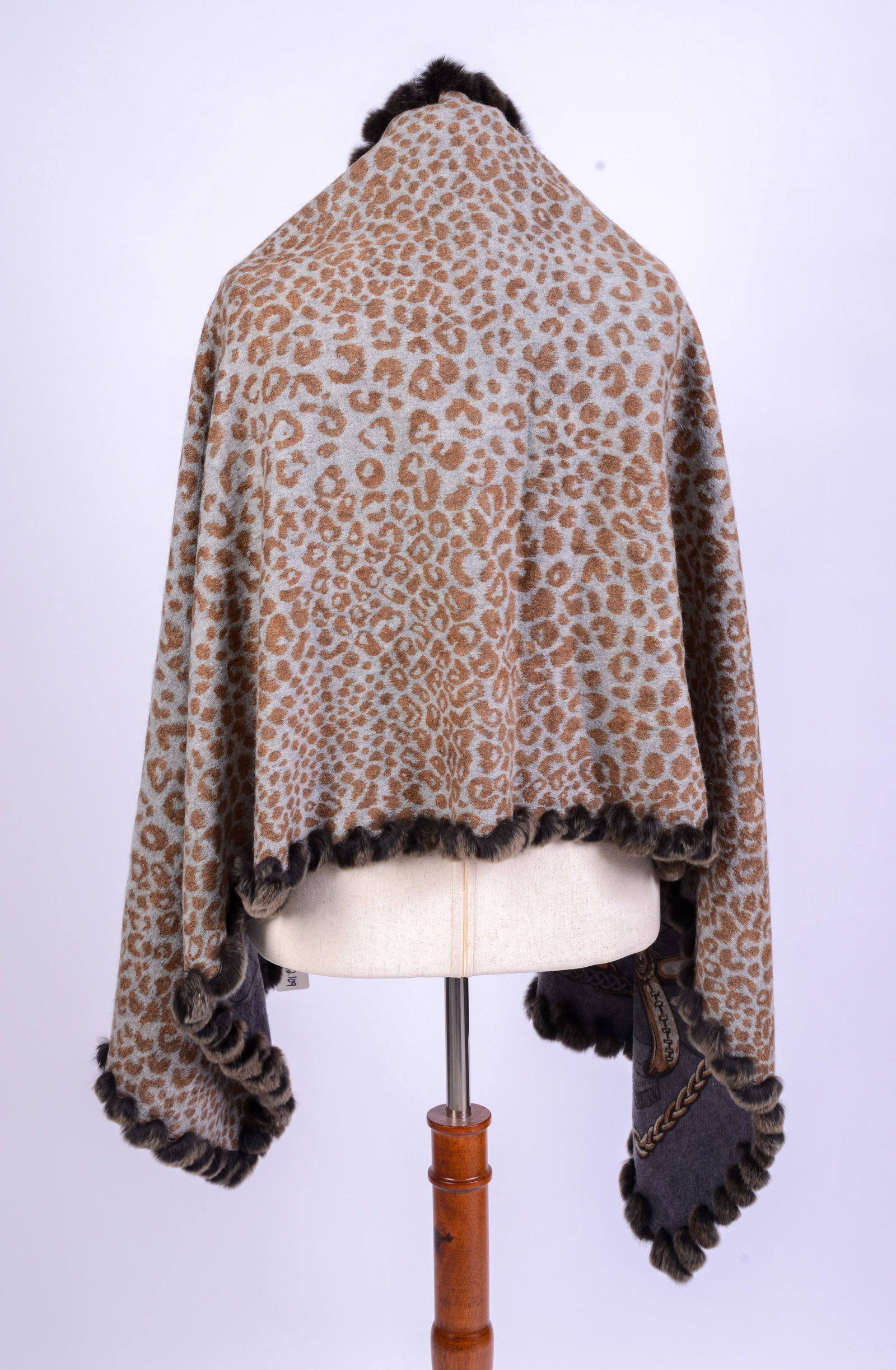 CF Charm Furs Throw. - 4