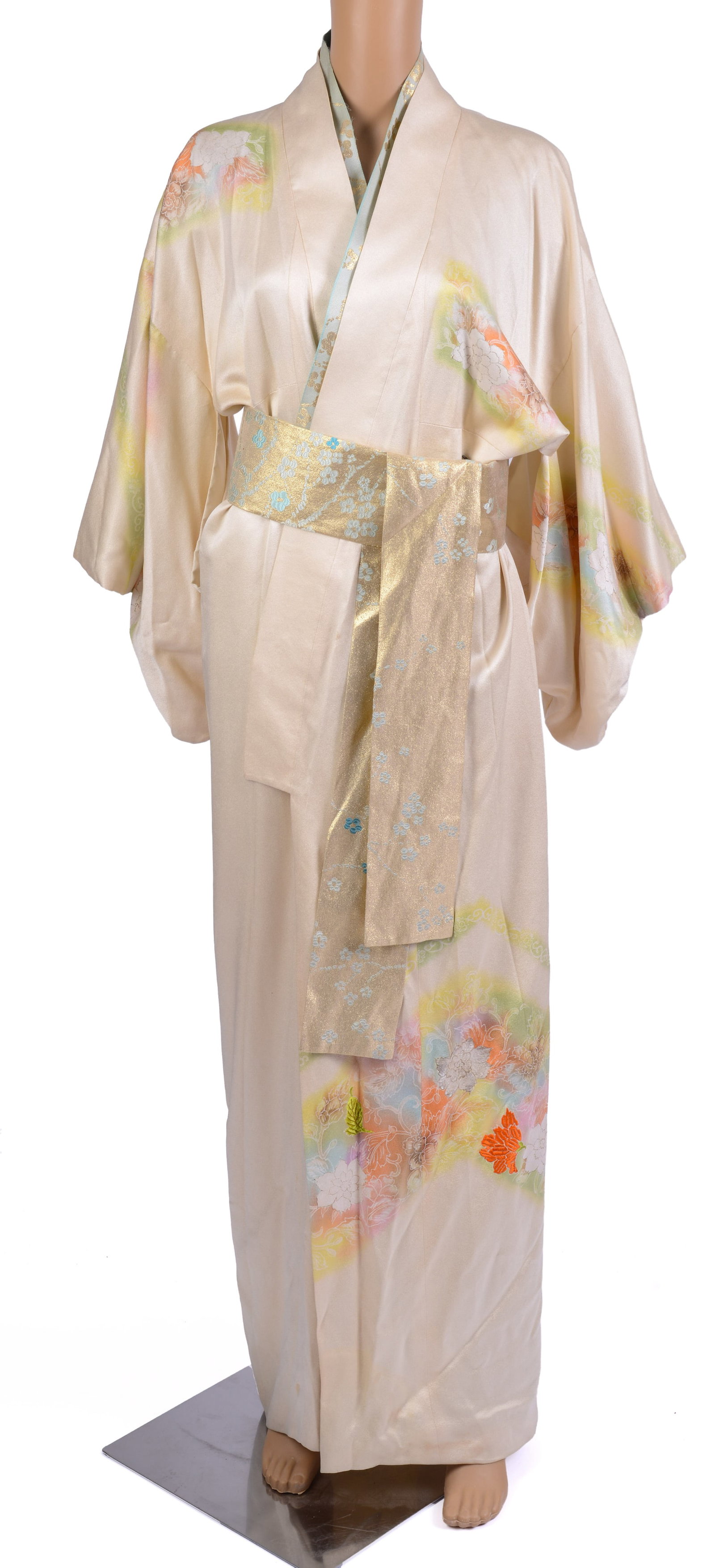 Kimono and Sash.: Size M, length 57 inches. Good condition. From the collection of Jane Morgan.