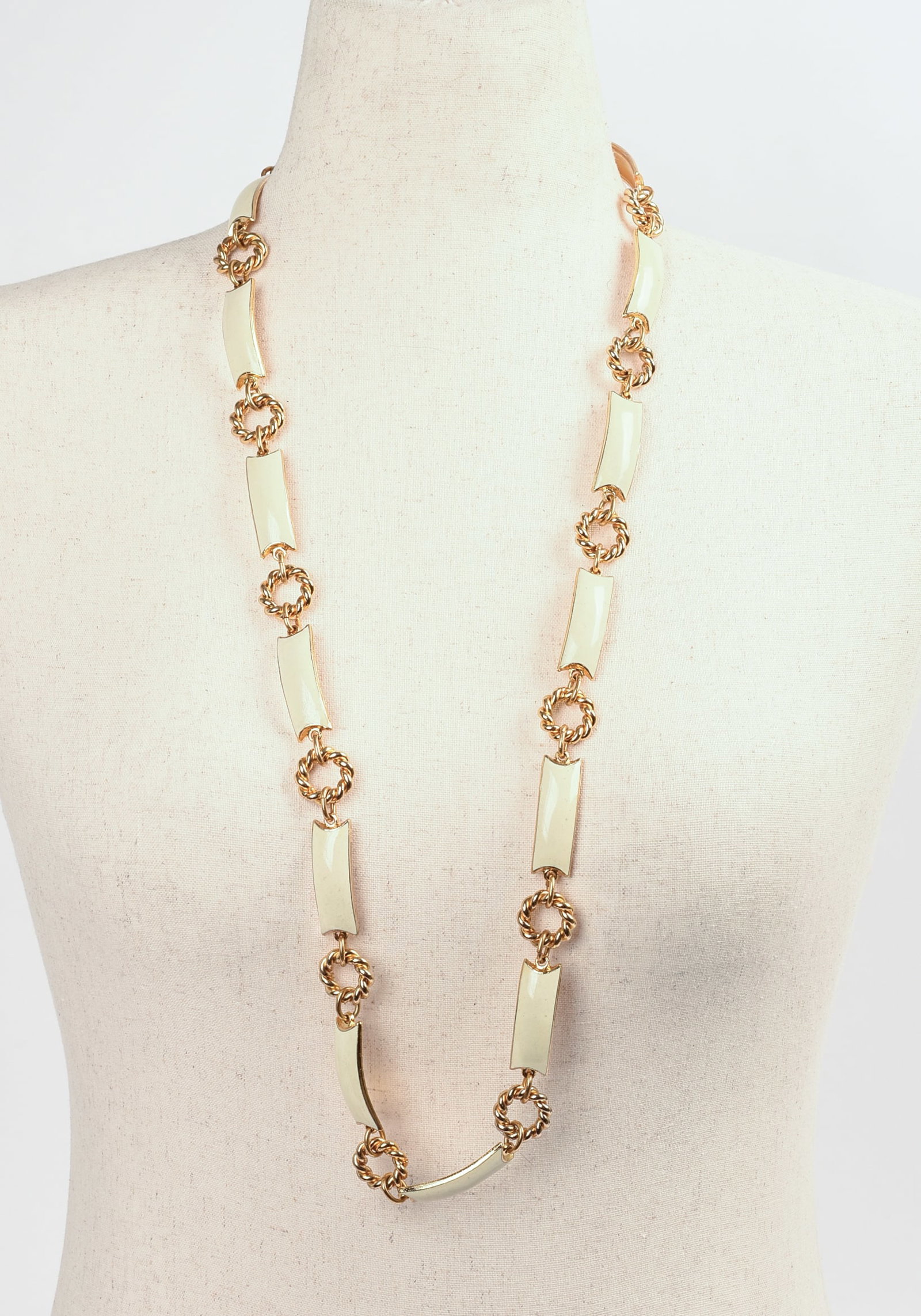 Gucci Costume Jewelry Necklace.: Length 36 inches. From the collection of Jane Morgan.