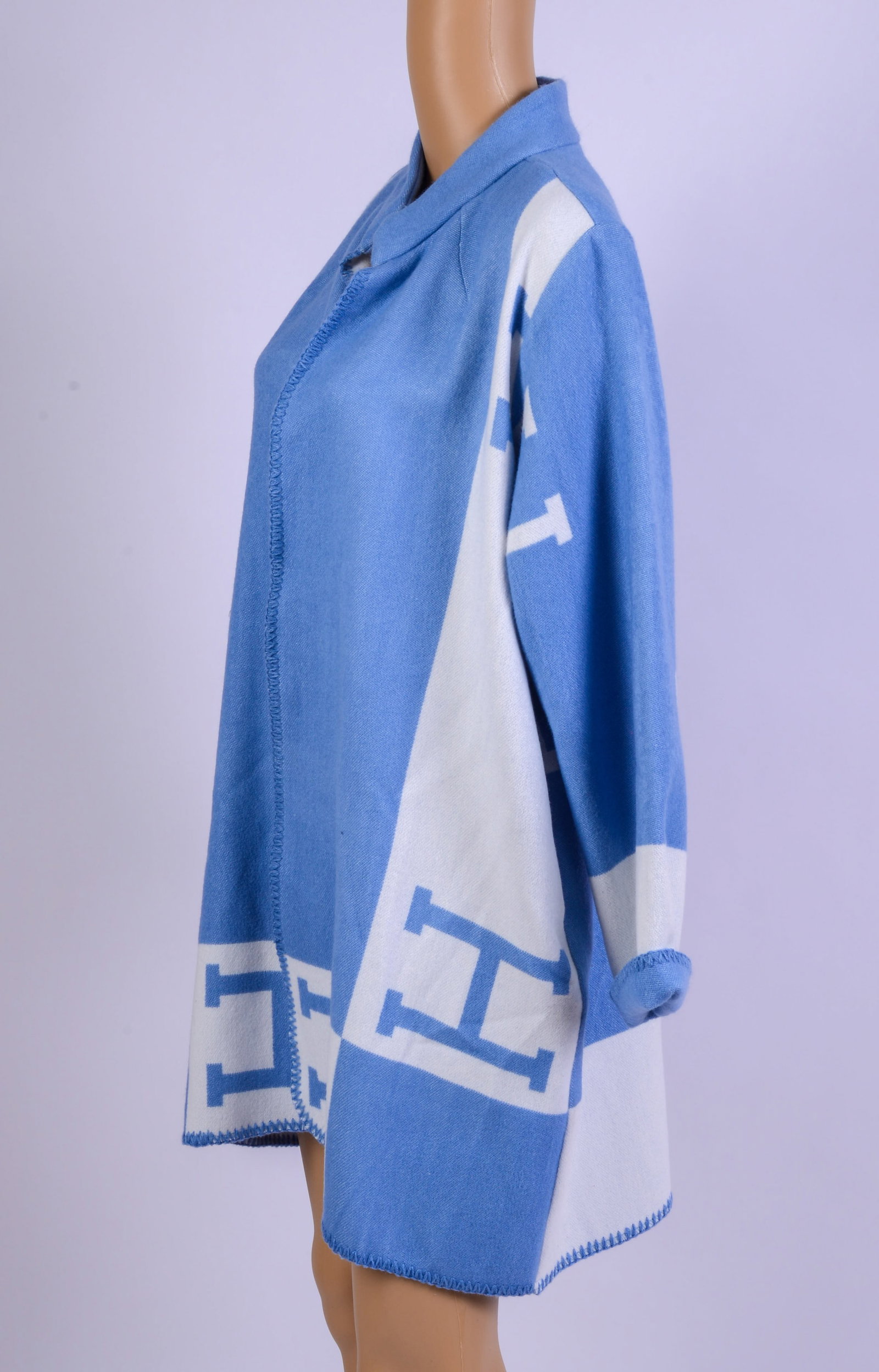 Connie Roberson Jacket, Size M. - 2