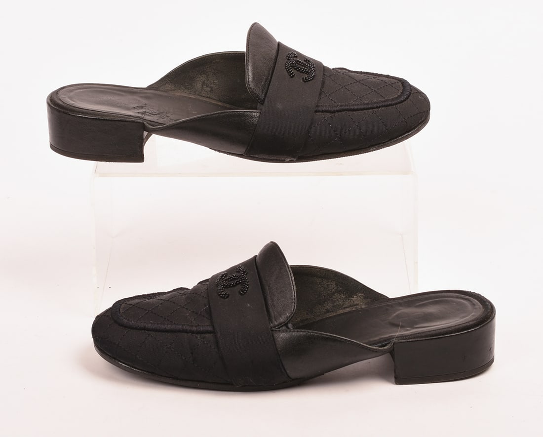 Gucci Logo Slides, Size 38.5. - 3