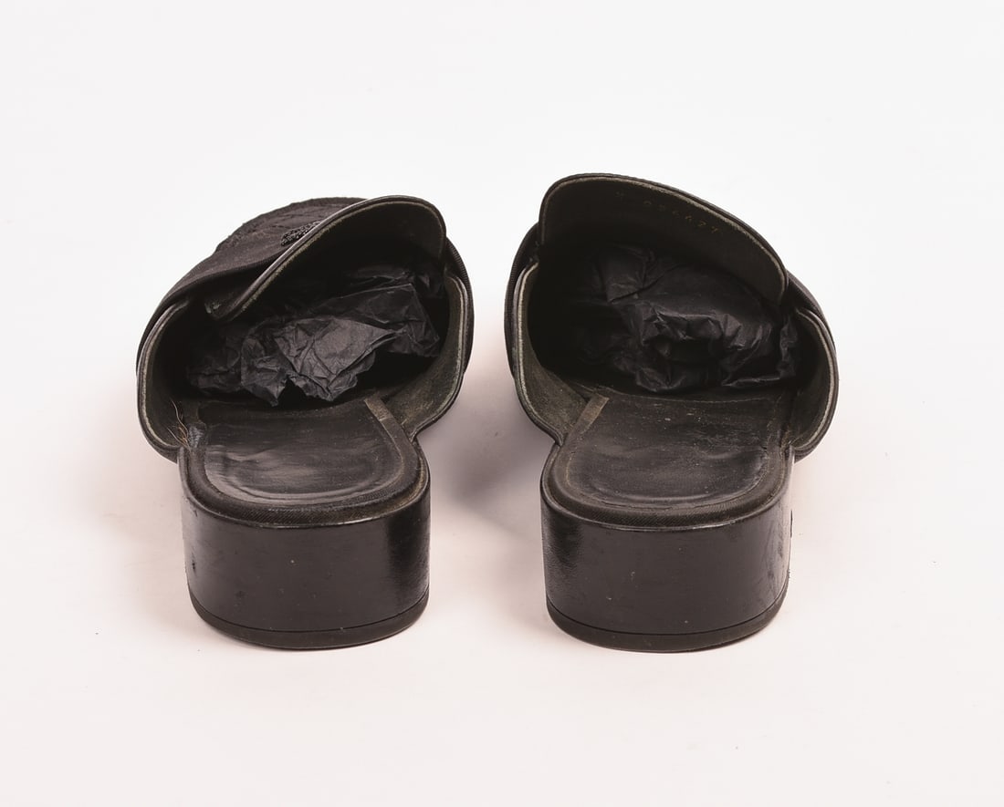 Gucci Logo Slides, Size 38.5. - 7