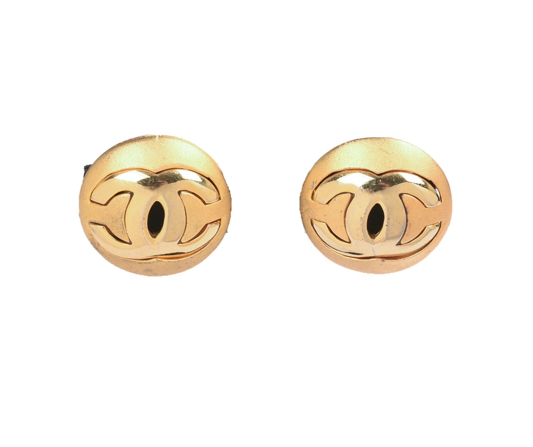 Pair of Chanel Clip-on Earrings.: Diameter 1 inch.