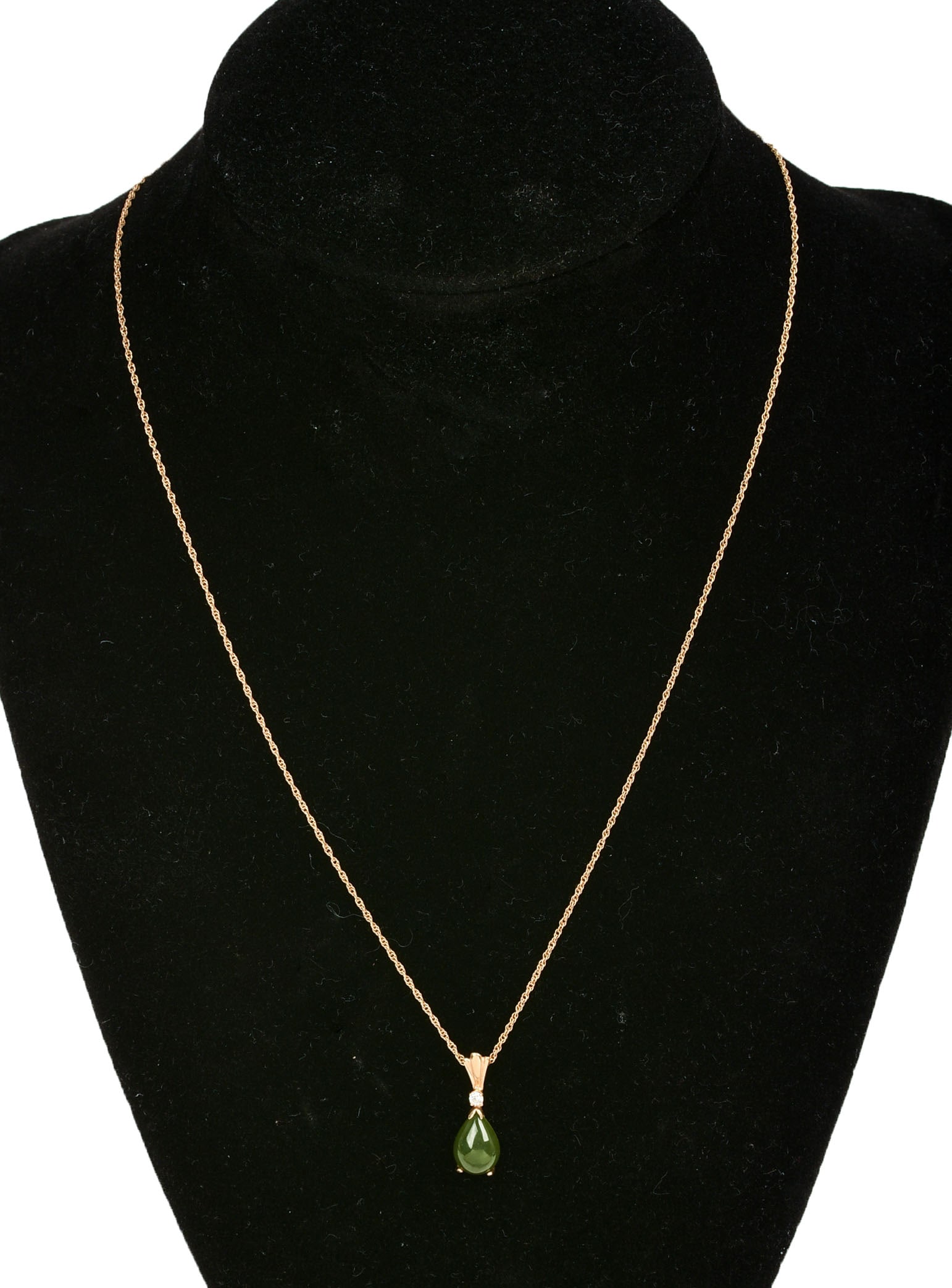10KT Gold Necklace with Jade Pendant.: Length 14 inches, 2.17 grams.