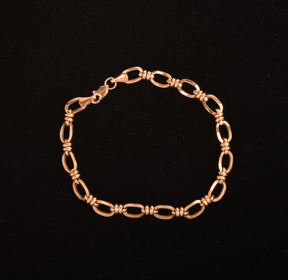10KT Gold Charm Bracelet. (1 of 2)